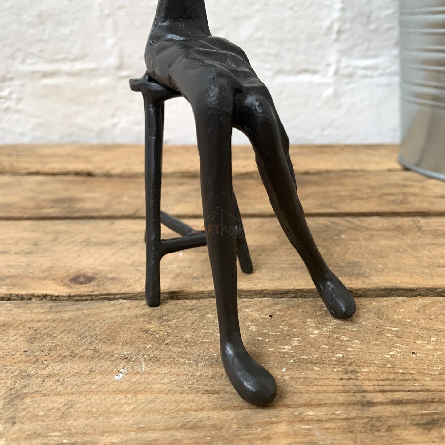 Gusseiserne Flöte spielende Frau Figur