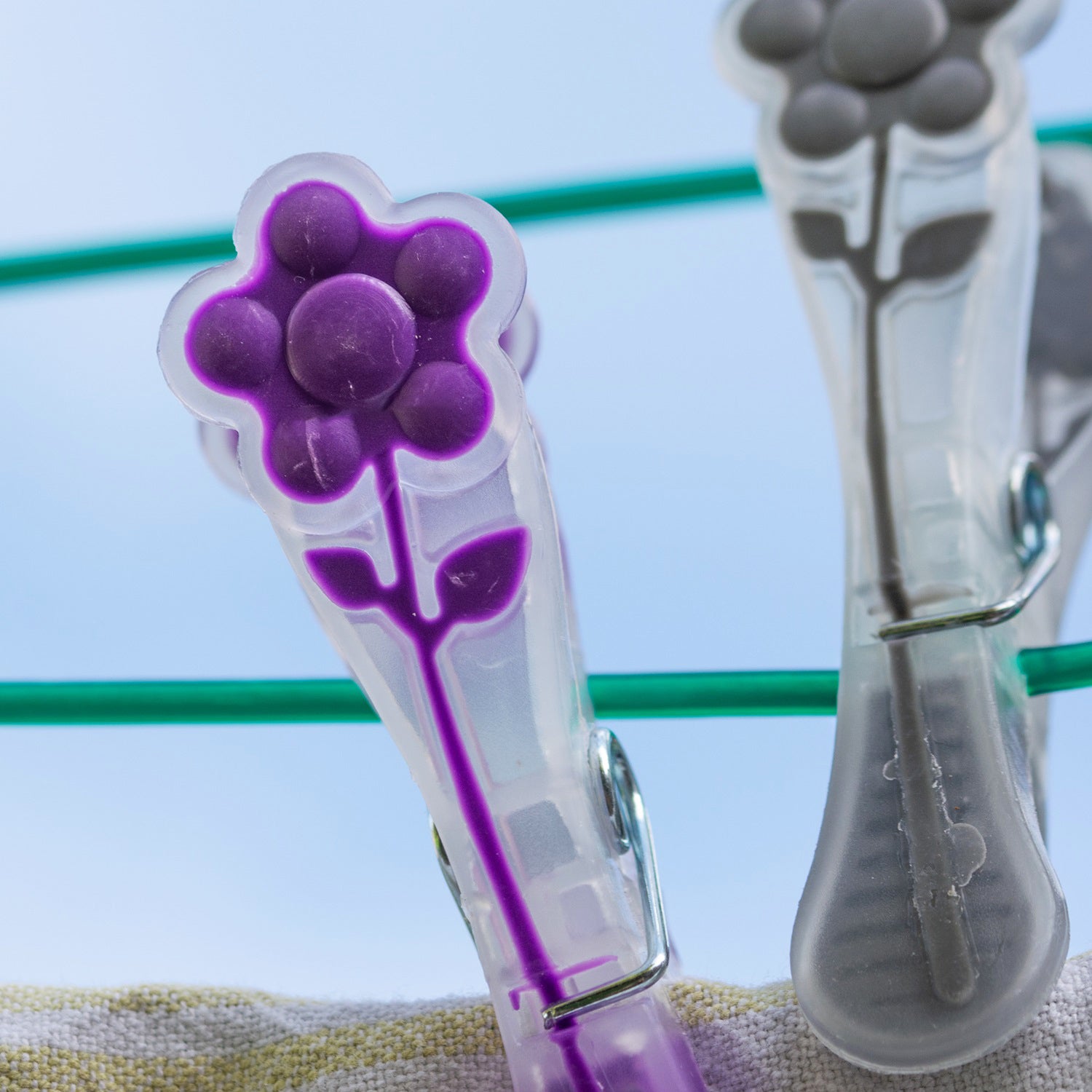 Pack of 48 Extra Strong Soft Grip Flower Laundry Pegs