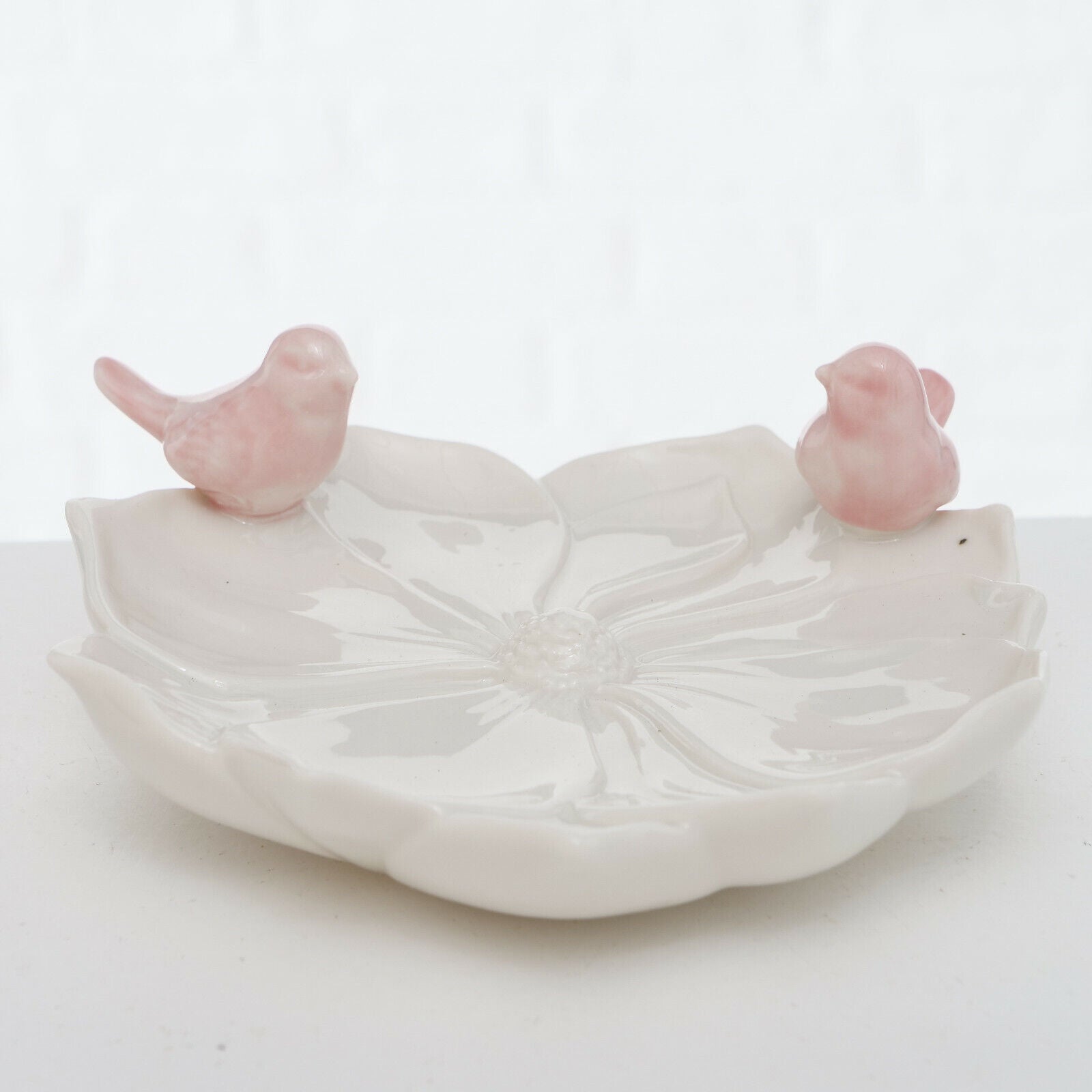 Darthome Ceramic White And Pink Bird Feeder 16x5x16cm