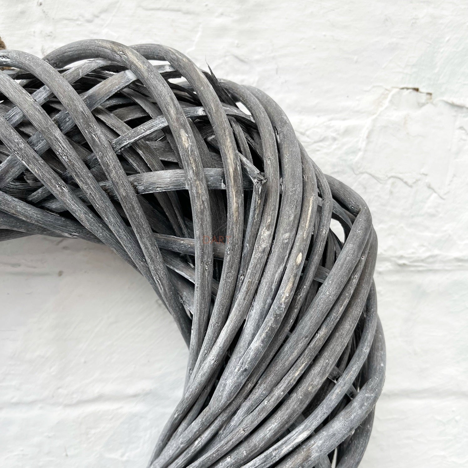 Grauer herzgewebter Weidenkranz