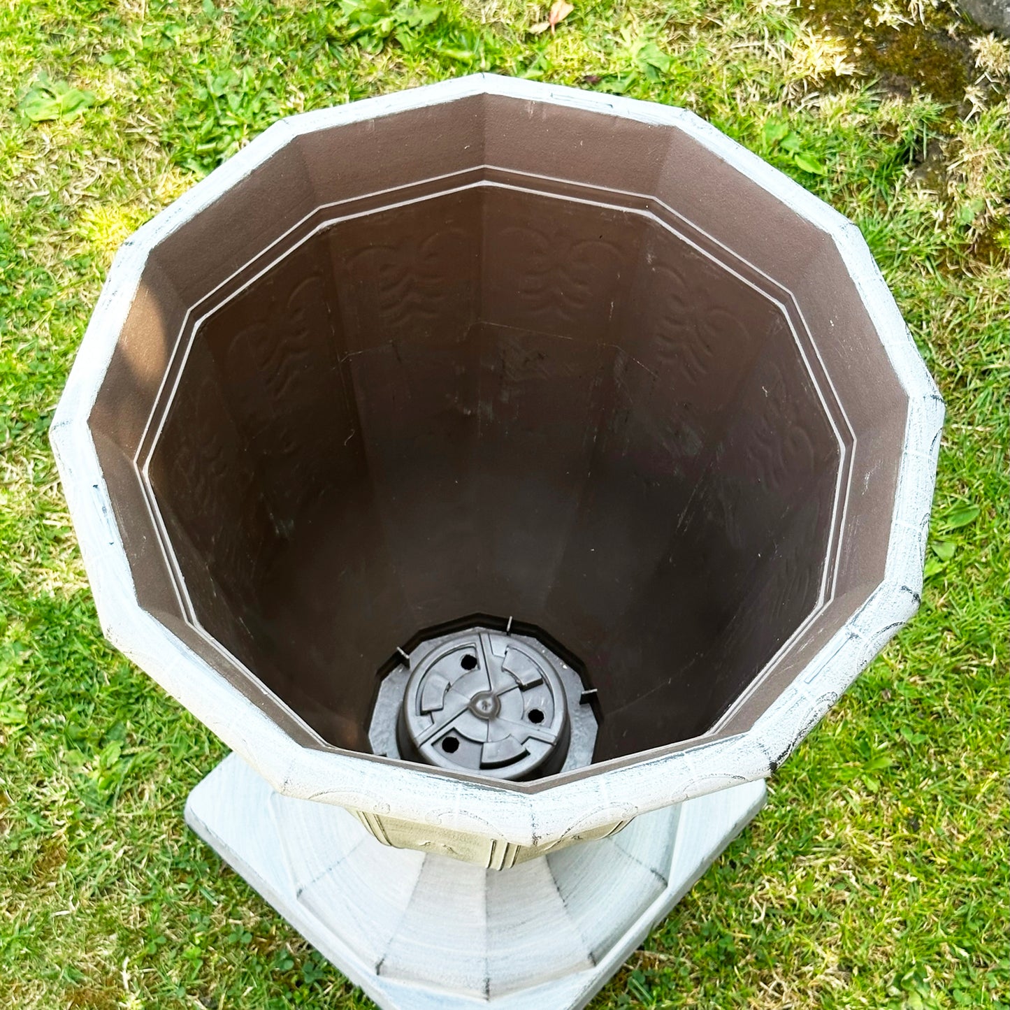 Large Kallos Urn Planter
