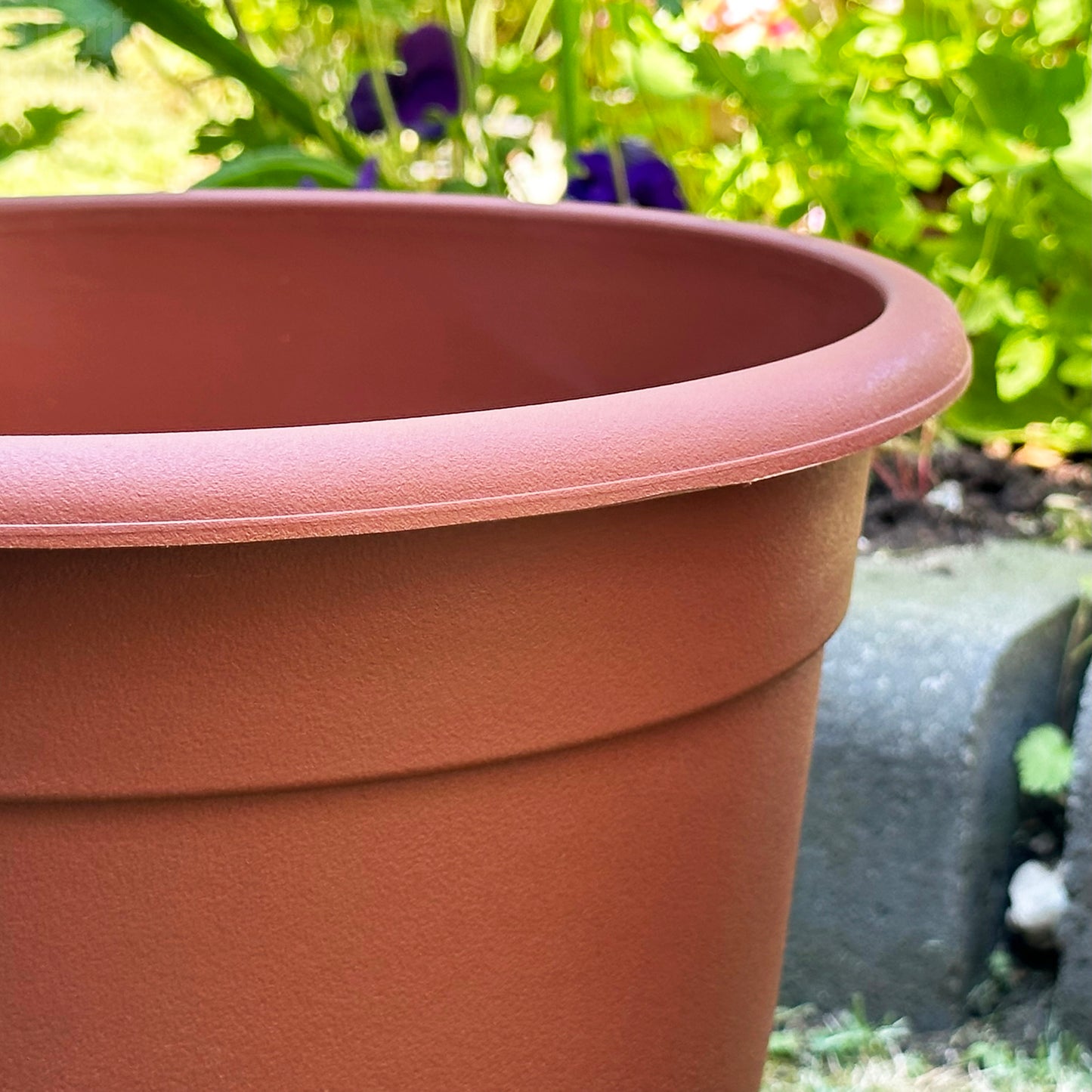 Set Of 2 Terracotta Plastic Planters 9.5L