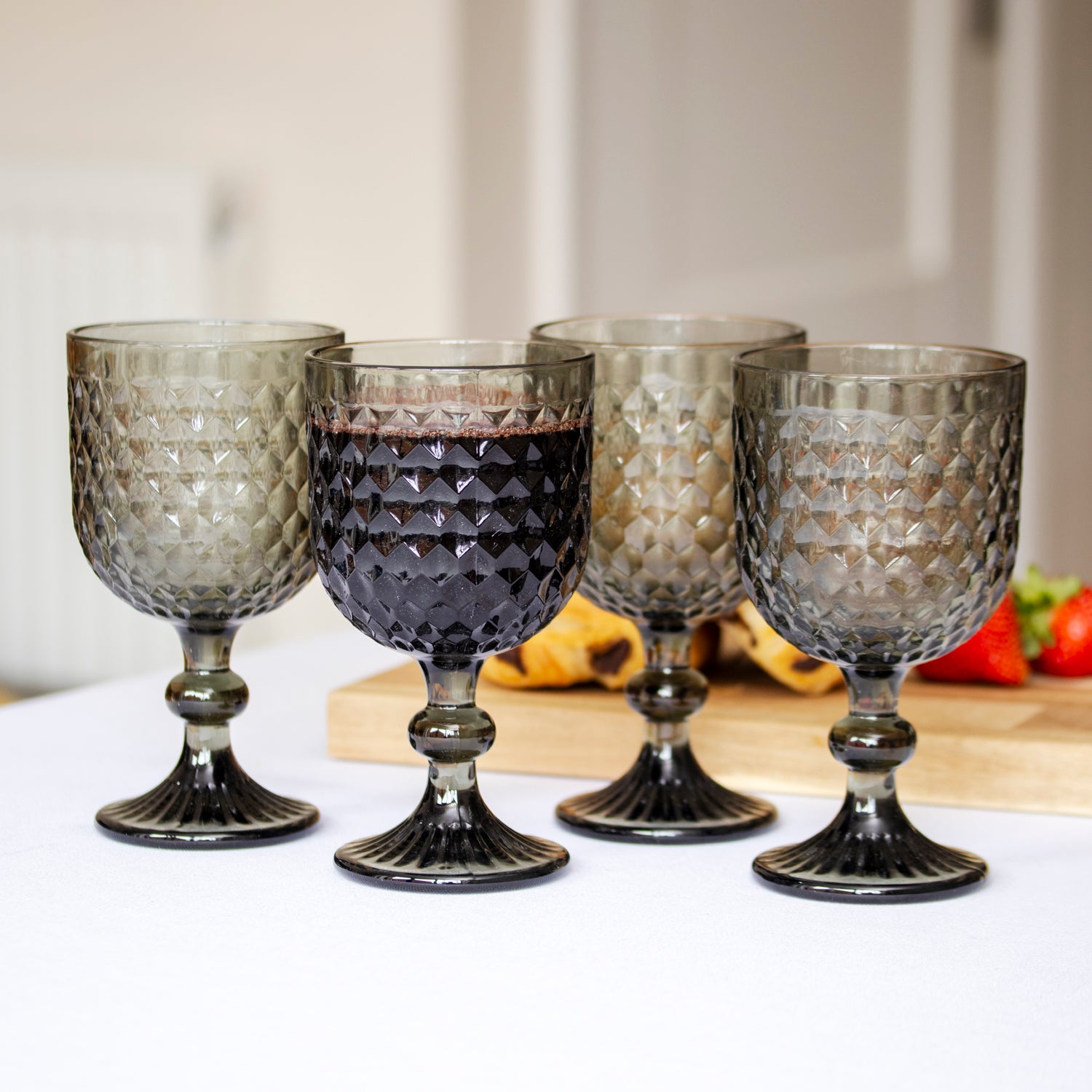 Set Of 4 Diamond Glass Wine Goblets