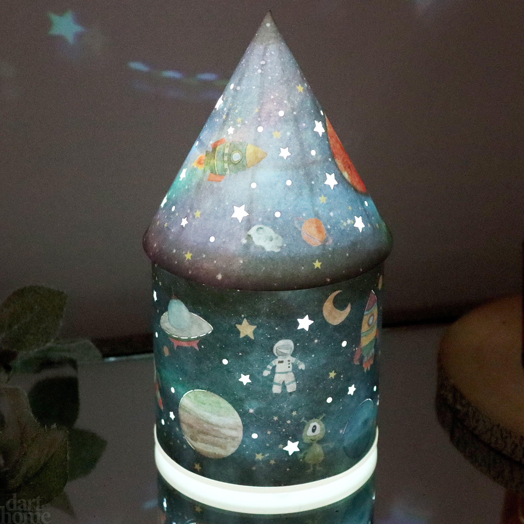 Farbwechselndes, leuchtendes Deep-Space-Haus