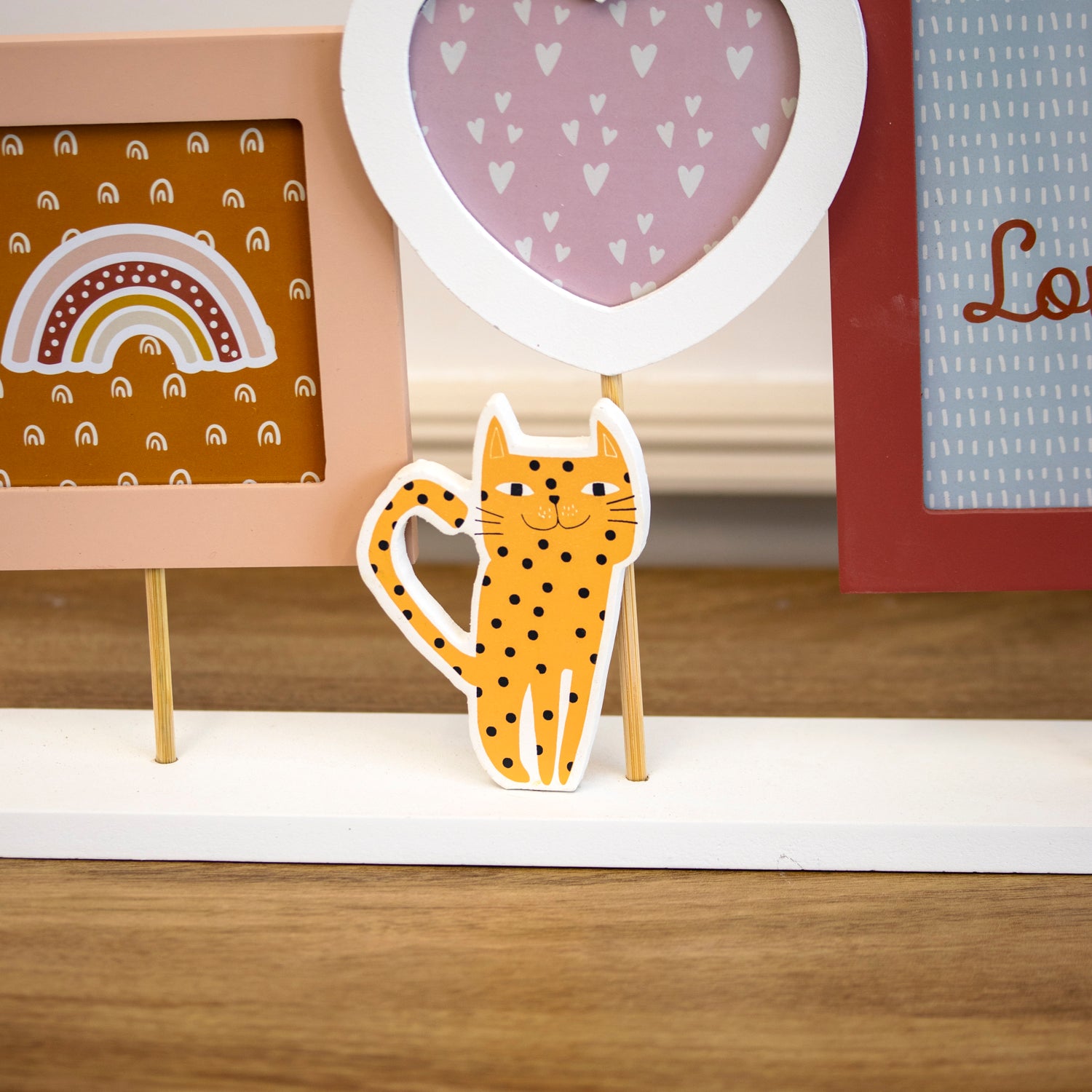 Rosafarbener Geparden-Dreifach-Fotorahmen auf Ständer