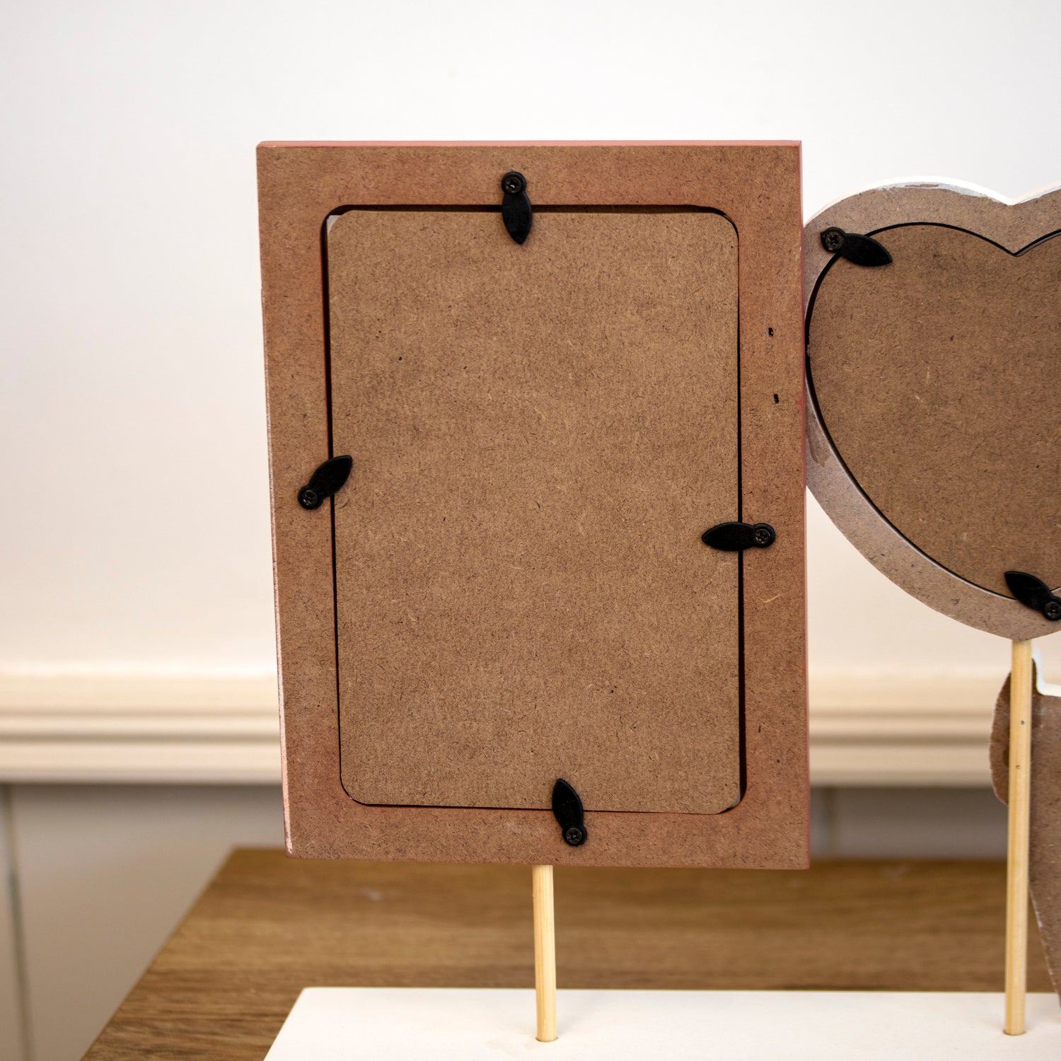 Rosafarbener Geparden-Dreifach-Fotorahmen auf Ständer