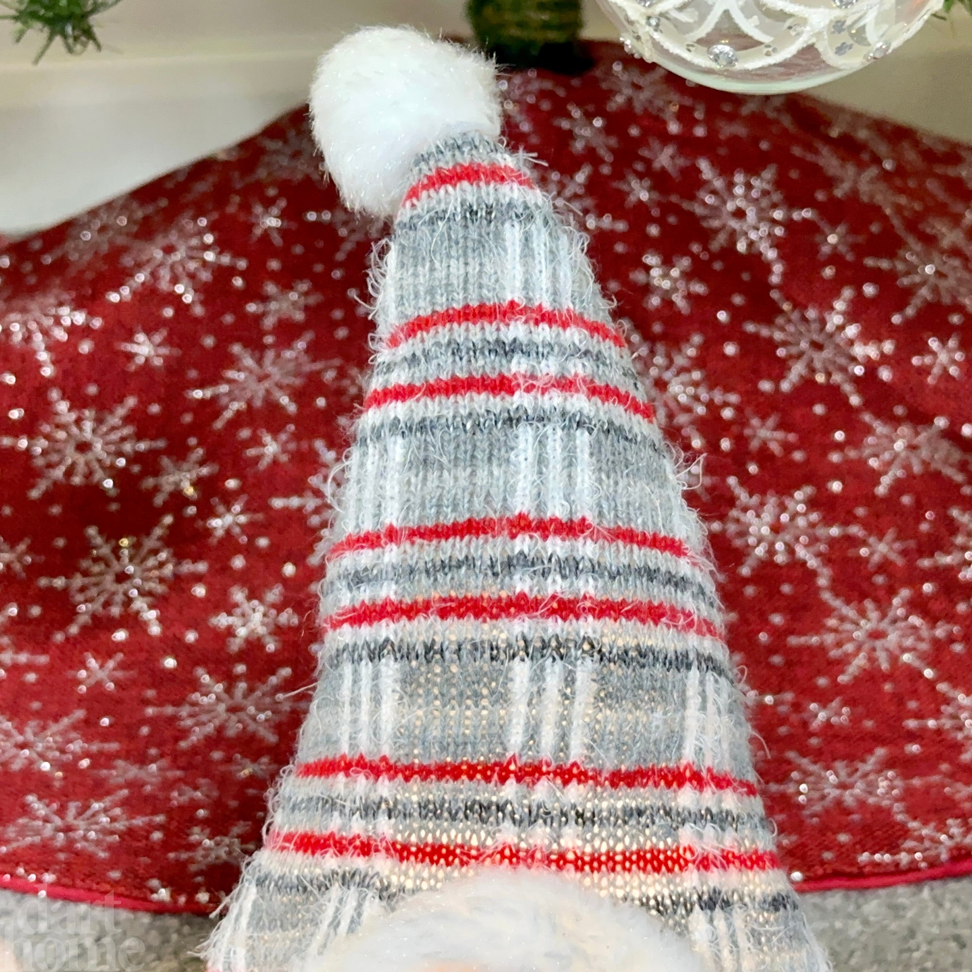 Set mit 2 leuchtenden Weihnachtszwergen im Schottenmuster