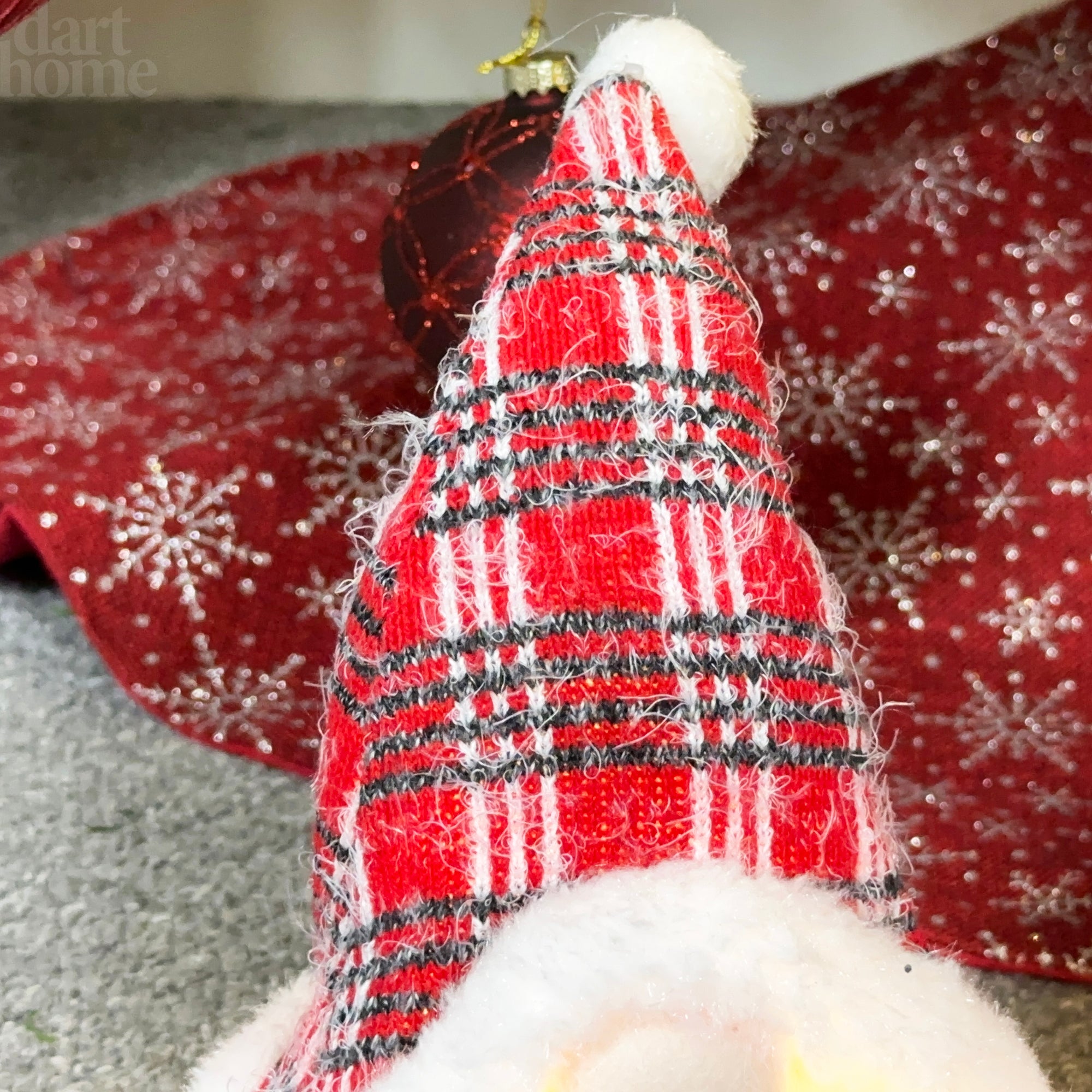 Set mit 2 leuchtenden Weihnachtszwergen im Schottenmuster