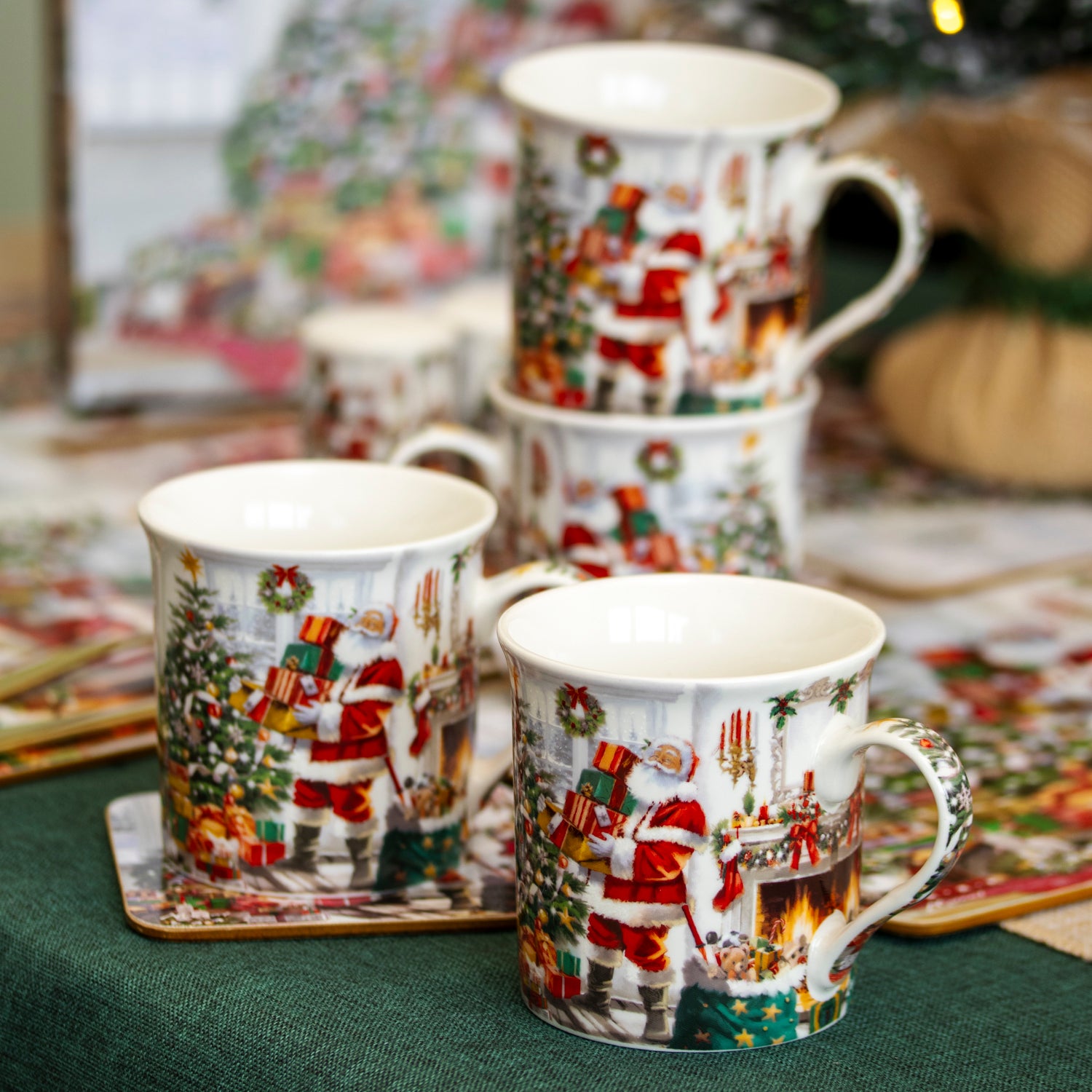 Darthome Set mit 4 Weihnachtsmann-Tassen, 300 ml, in Geschenkbox