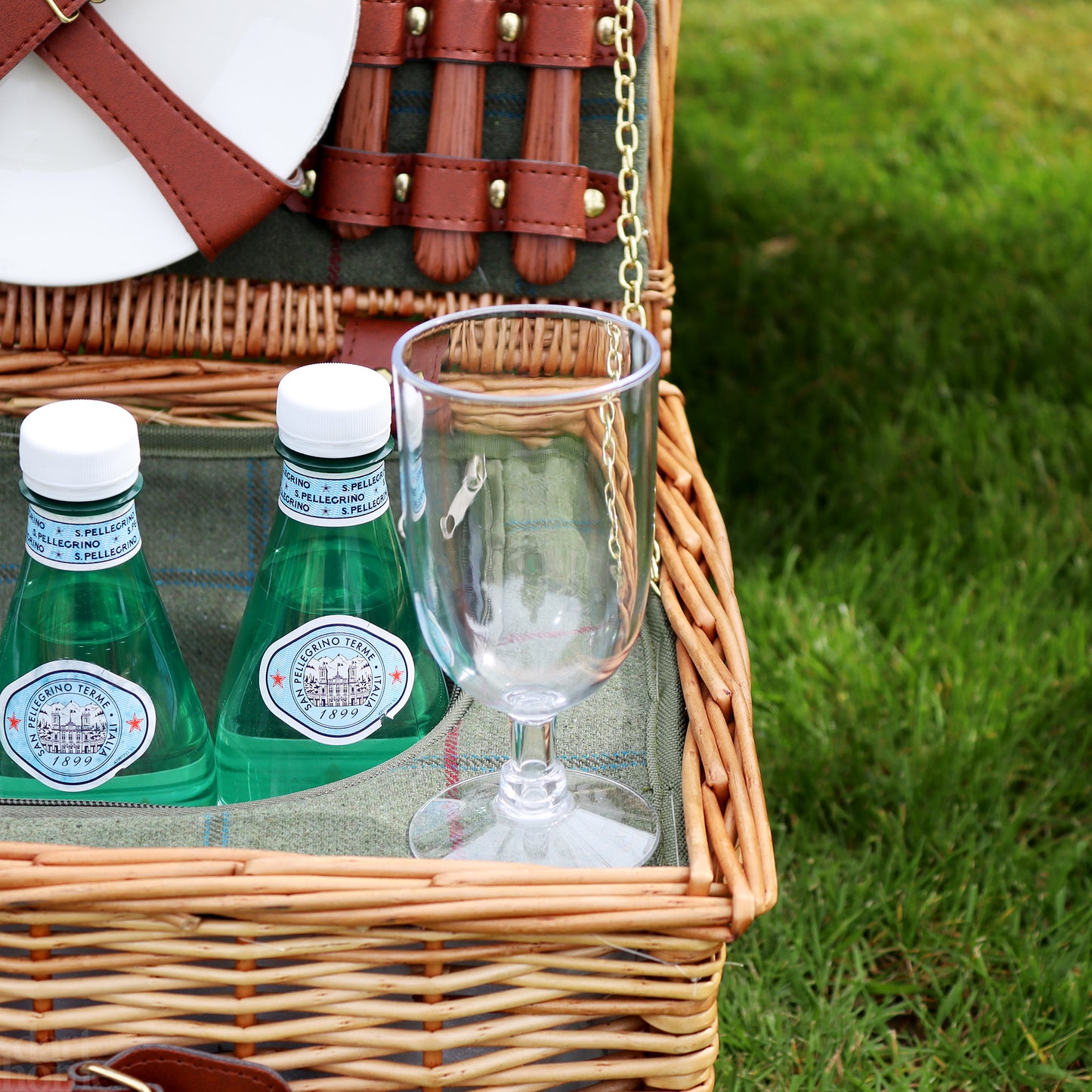 4 Person Fitted Green Tweed Wicker Picnic Basket