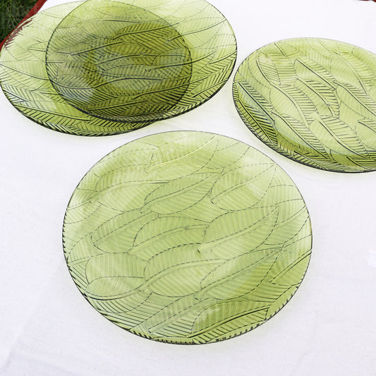 Set Of 4 Green Leaf Outdoor Plates