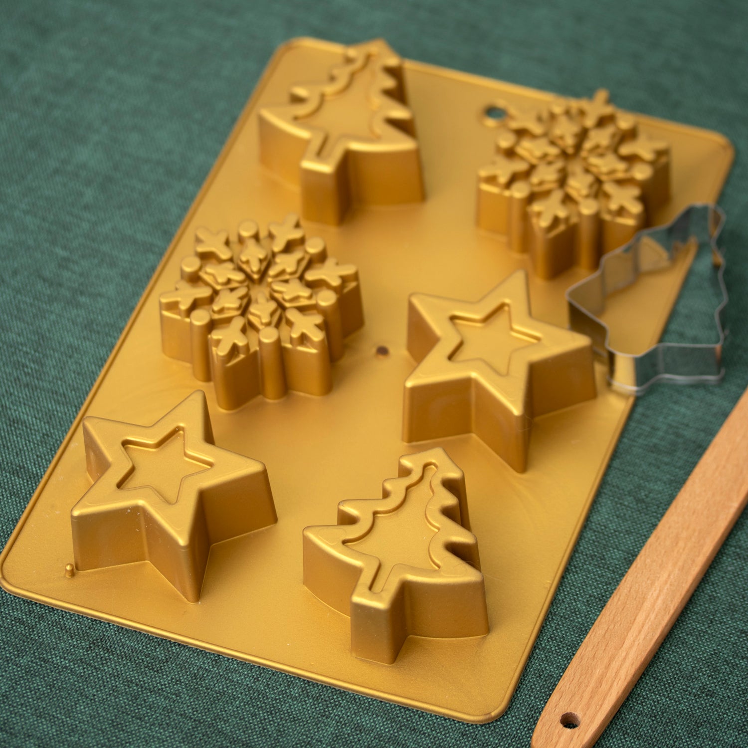 3 Piece Christmas Gingerbread & Santa Baking Set