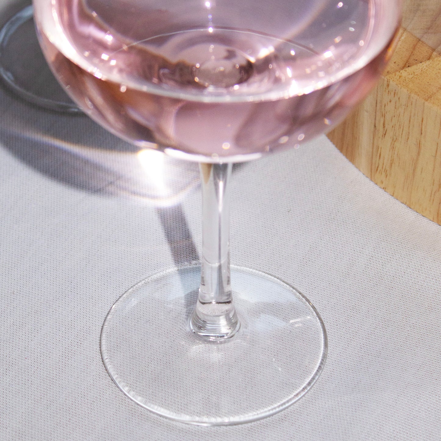 Set mit 4 kristallinen Weingläsern, 690 ml