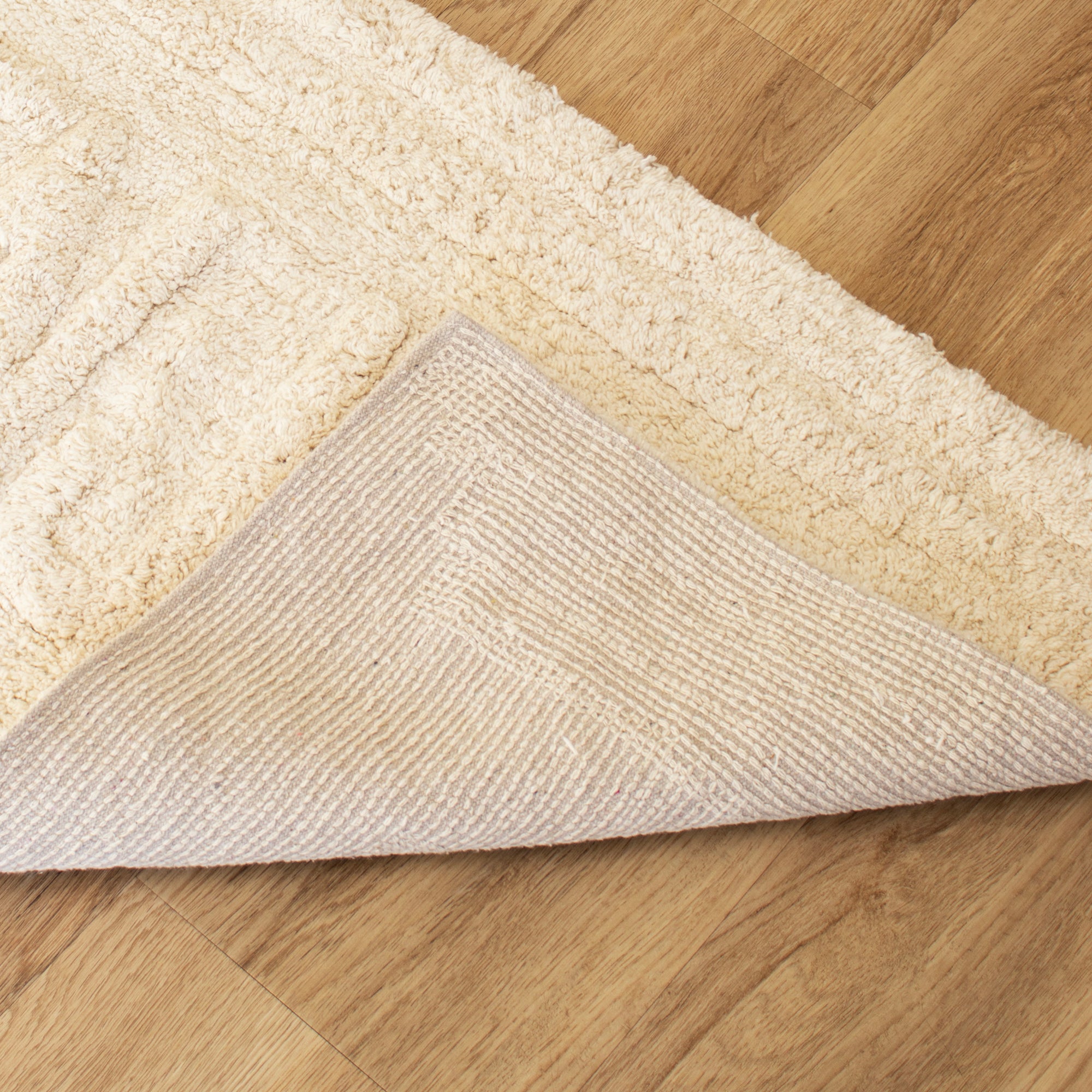 Blaue Badematte „You Look Good“.