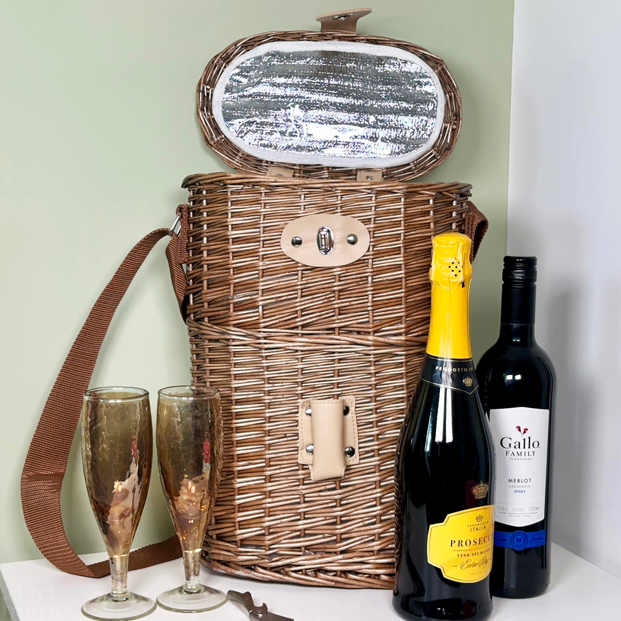 Wicker 2 Bottle Chilled Carry Basket