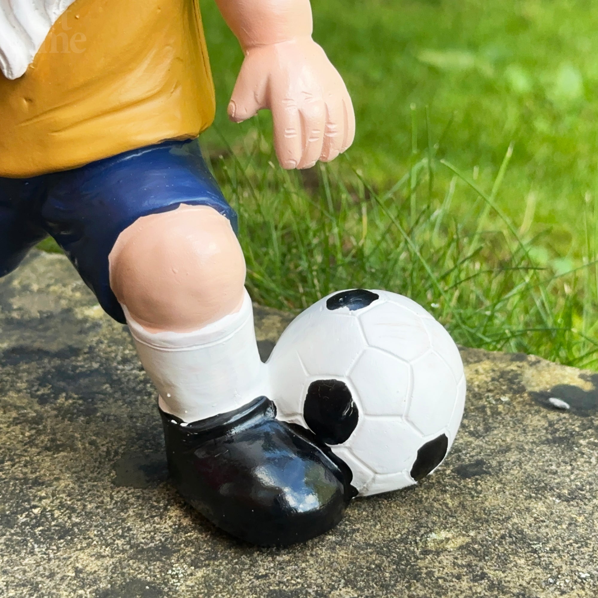 Gelber Top-Fußballer-Zwerg