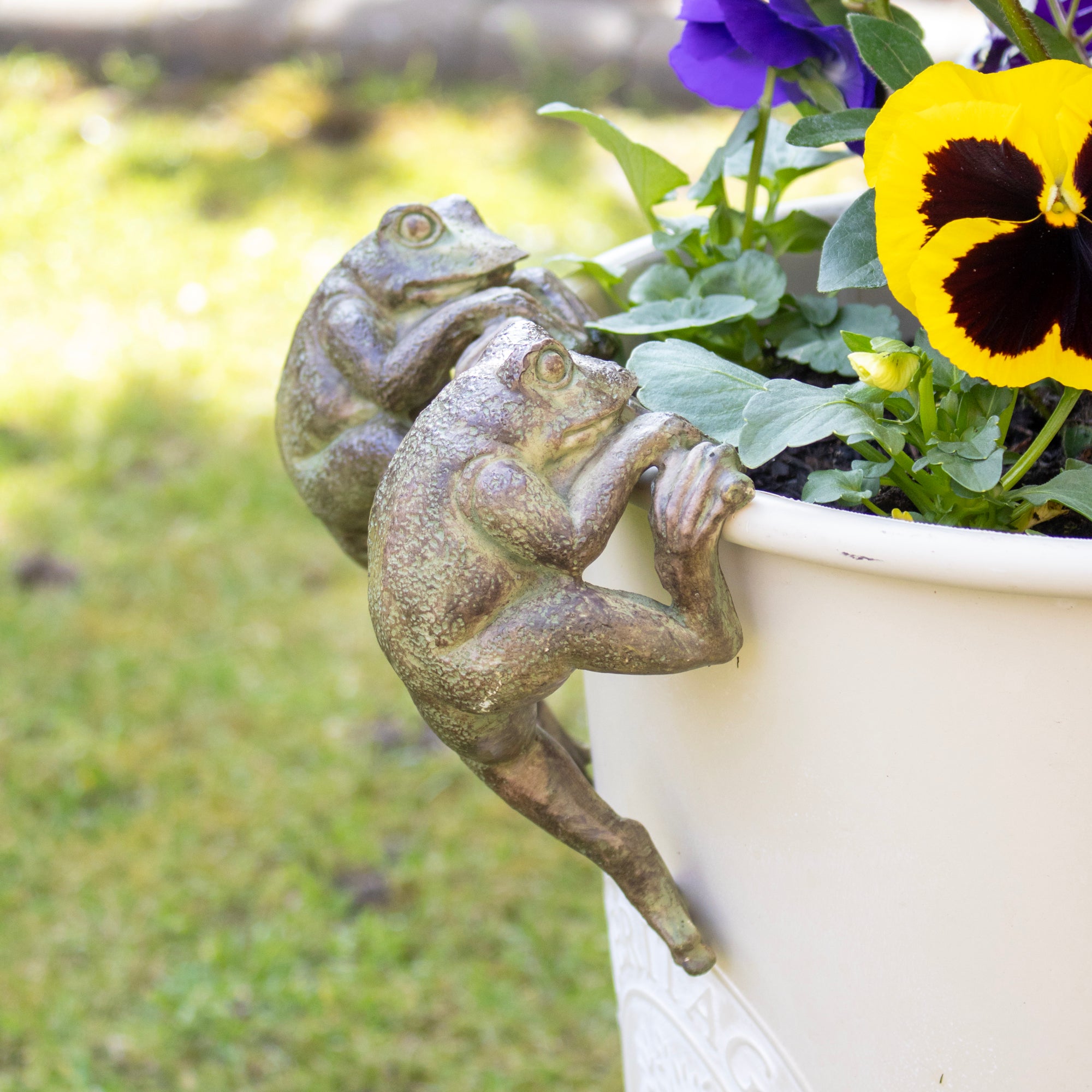 frog plant hanger Darthome Set Of 2 Frog Pot Hangers 7x14x6cm