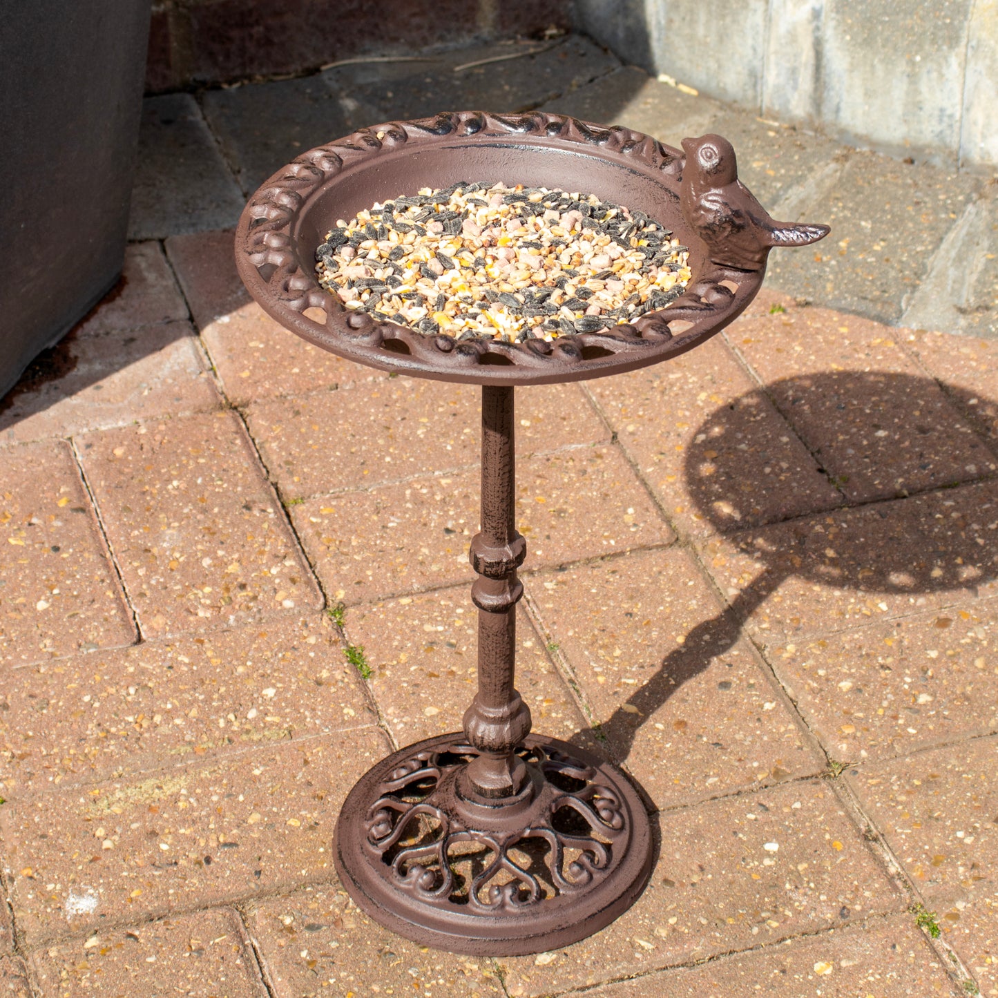 Hohes, rundes Vogelbad aus Gusseisen, 33 cm