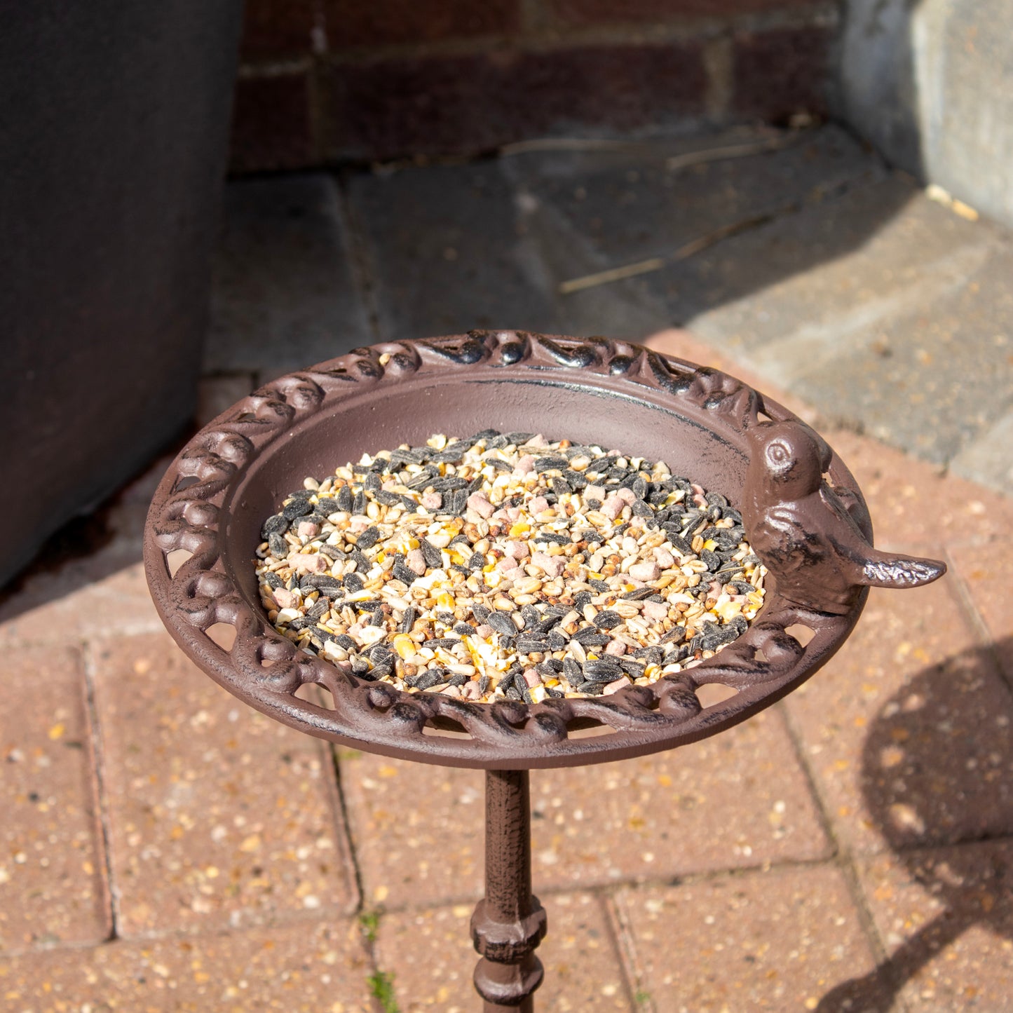 Hohes, rundes Vogelbad aus Gusseisen, 33 cm