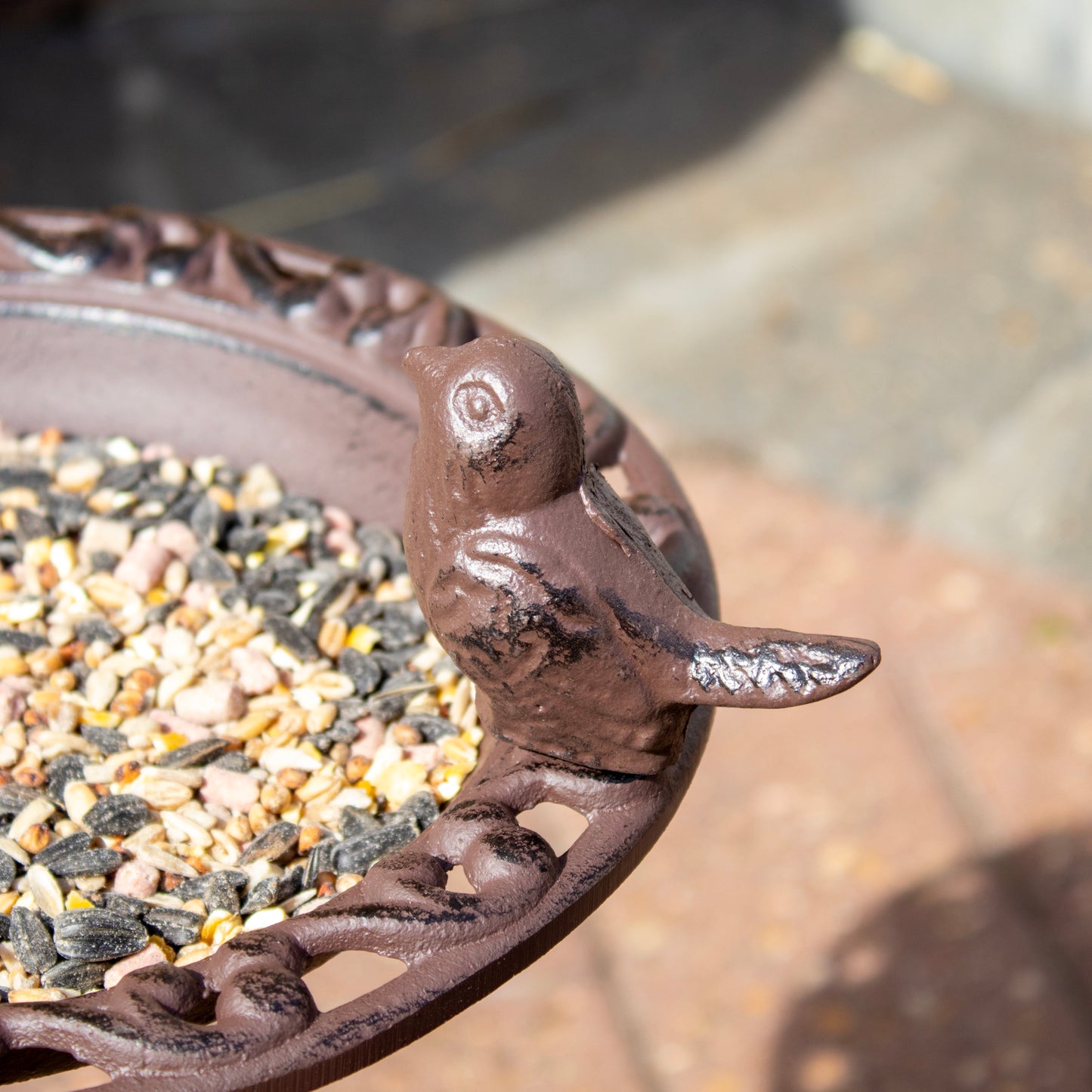 Hohes, rundes Vogelbad aus Gusseisen, 33 cm