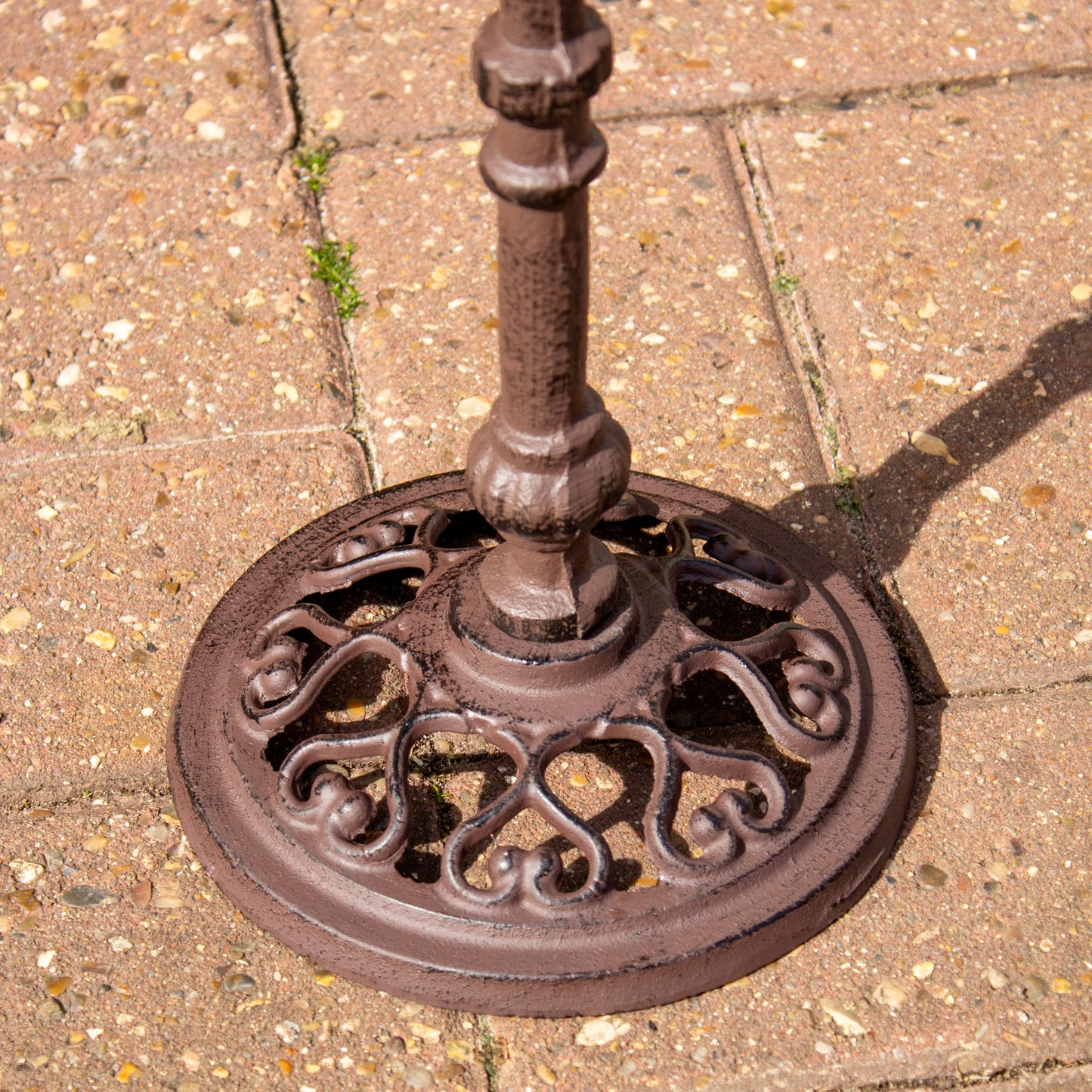 Hohes, rundes Vogelbad aus Gusseisen, 33 cm