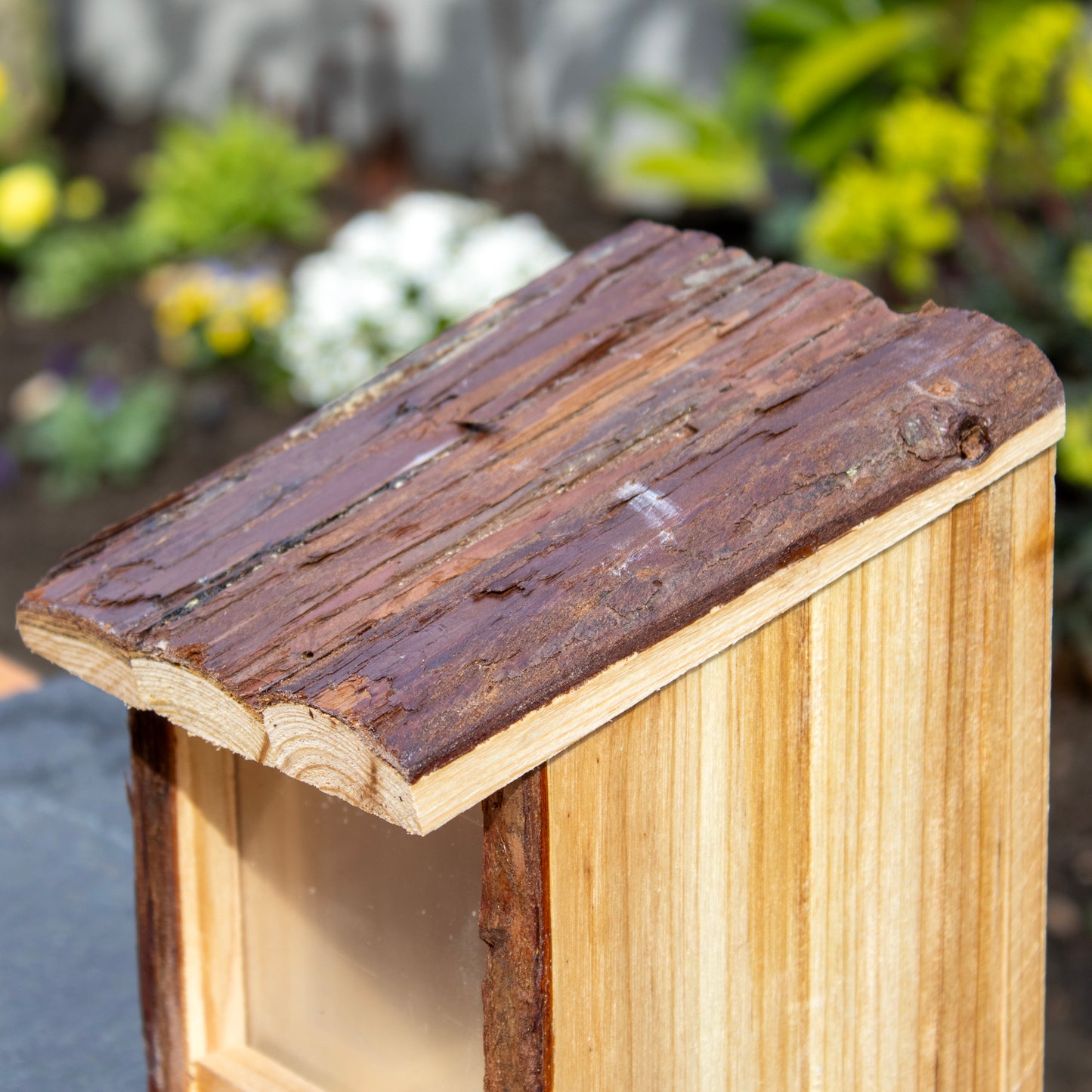 Bark Roof Wood Squirrel Feeder