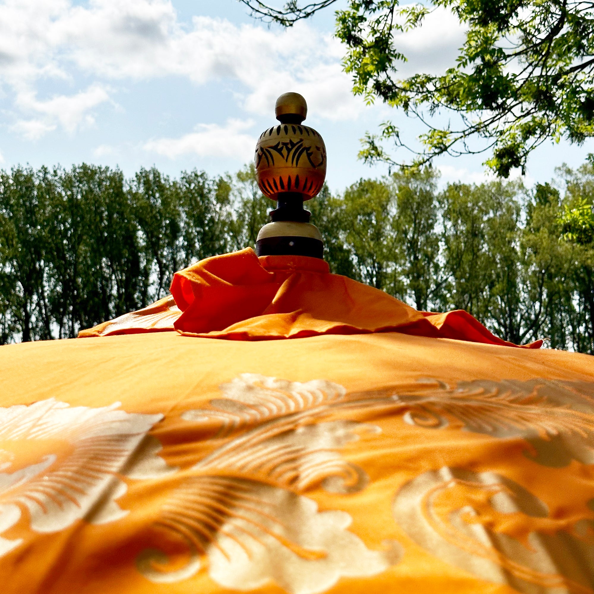 Orangefarbener und goldener Bali-Sonnenschirm, 2 m