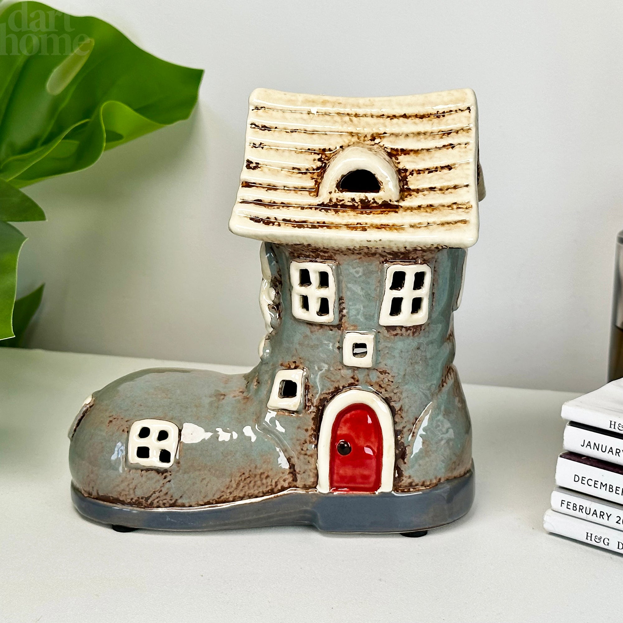 Grauer Fairy Boot House Kerzenhalter