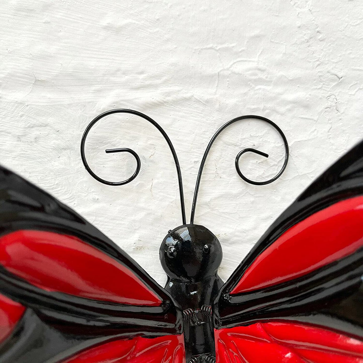 3D-Wandkunst mit Schmetterlingen aus rotem Metall