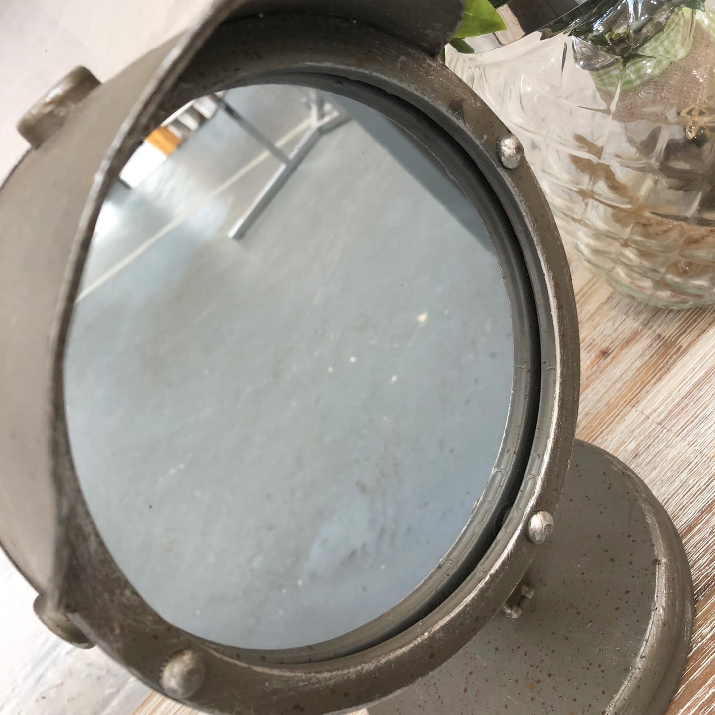 Industrieller Kosmetikspiegel aus Metall