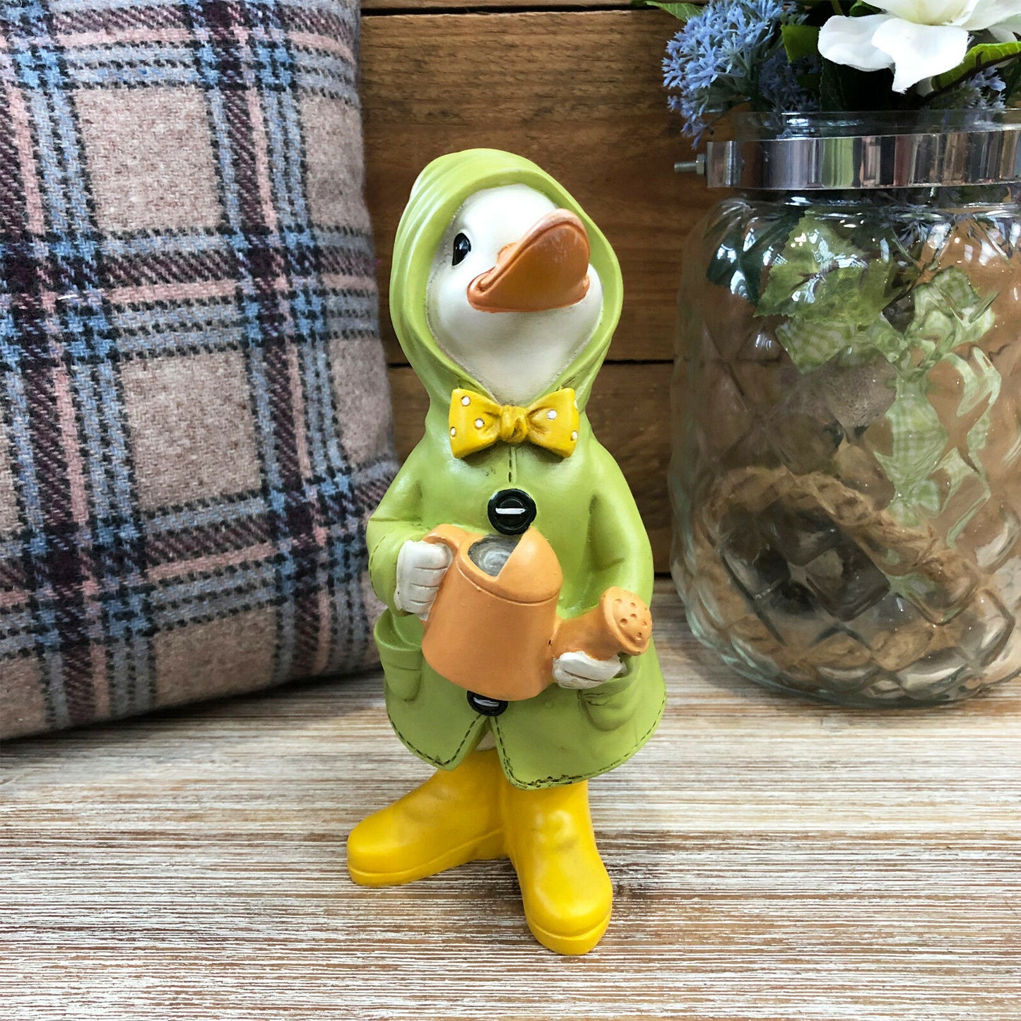 Pfützenente aus Kunstharz mit Gießkannenfigur