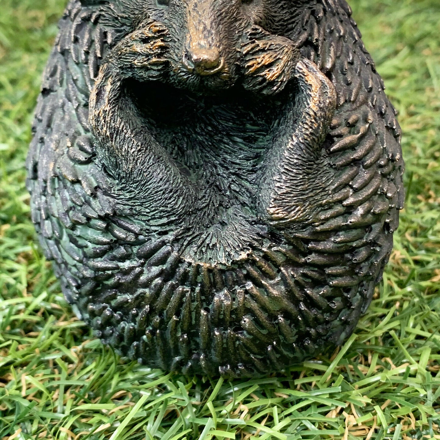 Bronzene Baby-Igel-Figur