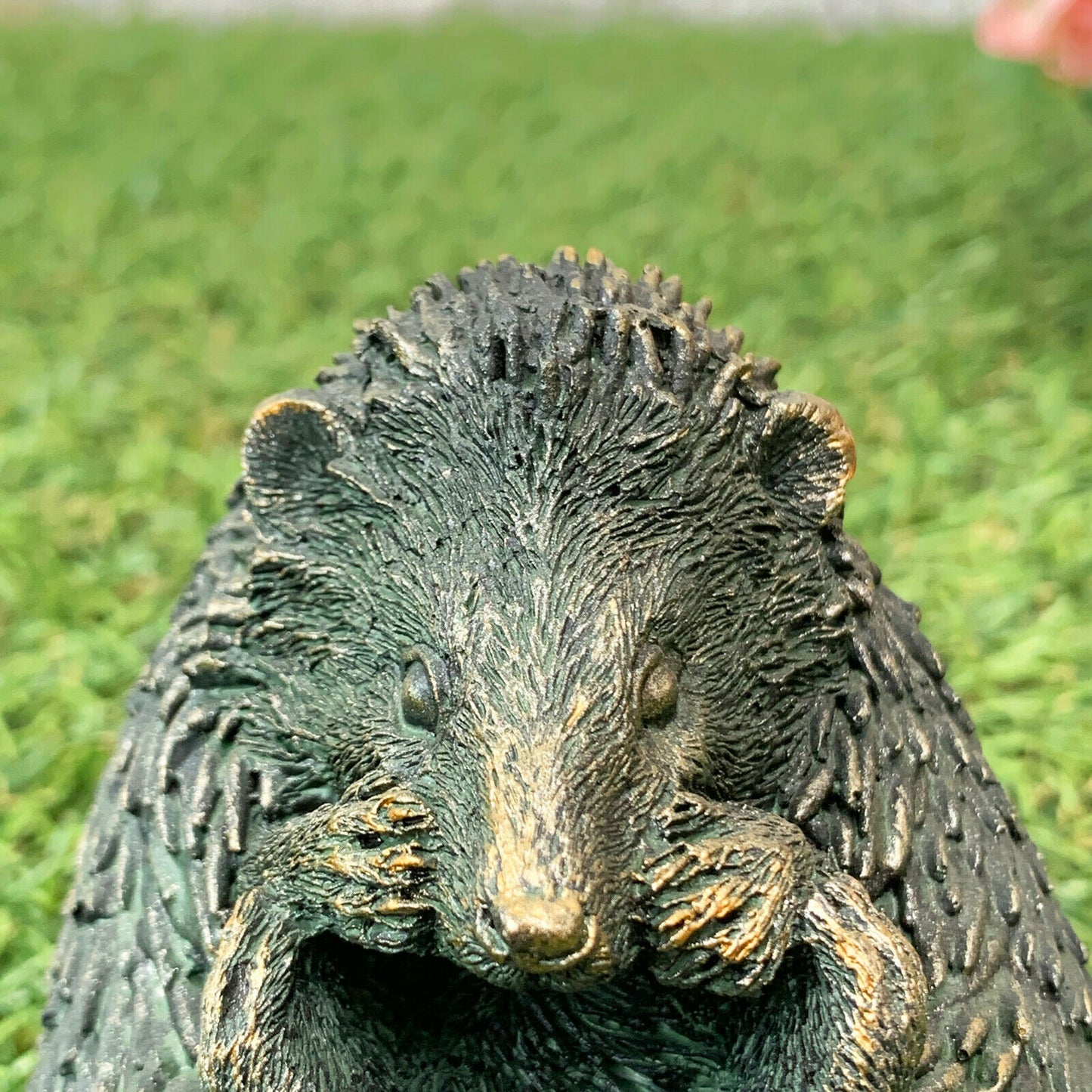 Bronzene Baby-Igel-Figur