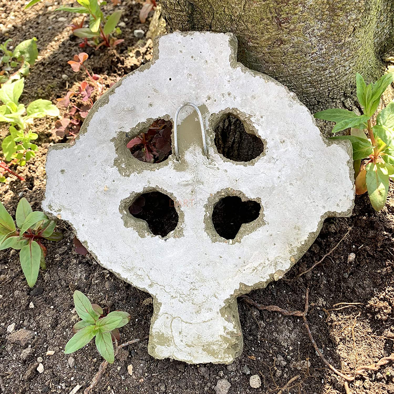 Runde Steinplatte mit antikem keltischem Kreuz zum Aufhängen an der Wand, 17 cm