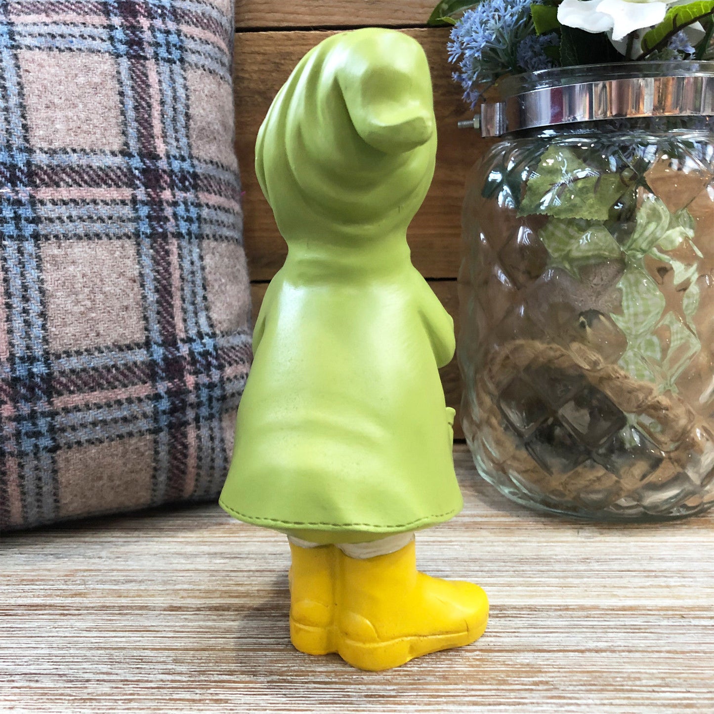 Pfützenente aus Kunstharz mit Gießkannenfigur
