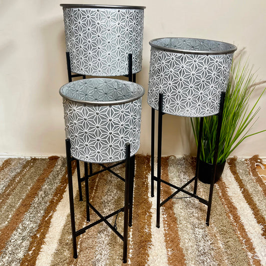 Set Of 3 Embossed Daisy Chain Drum Planters