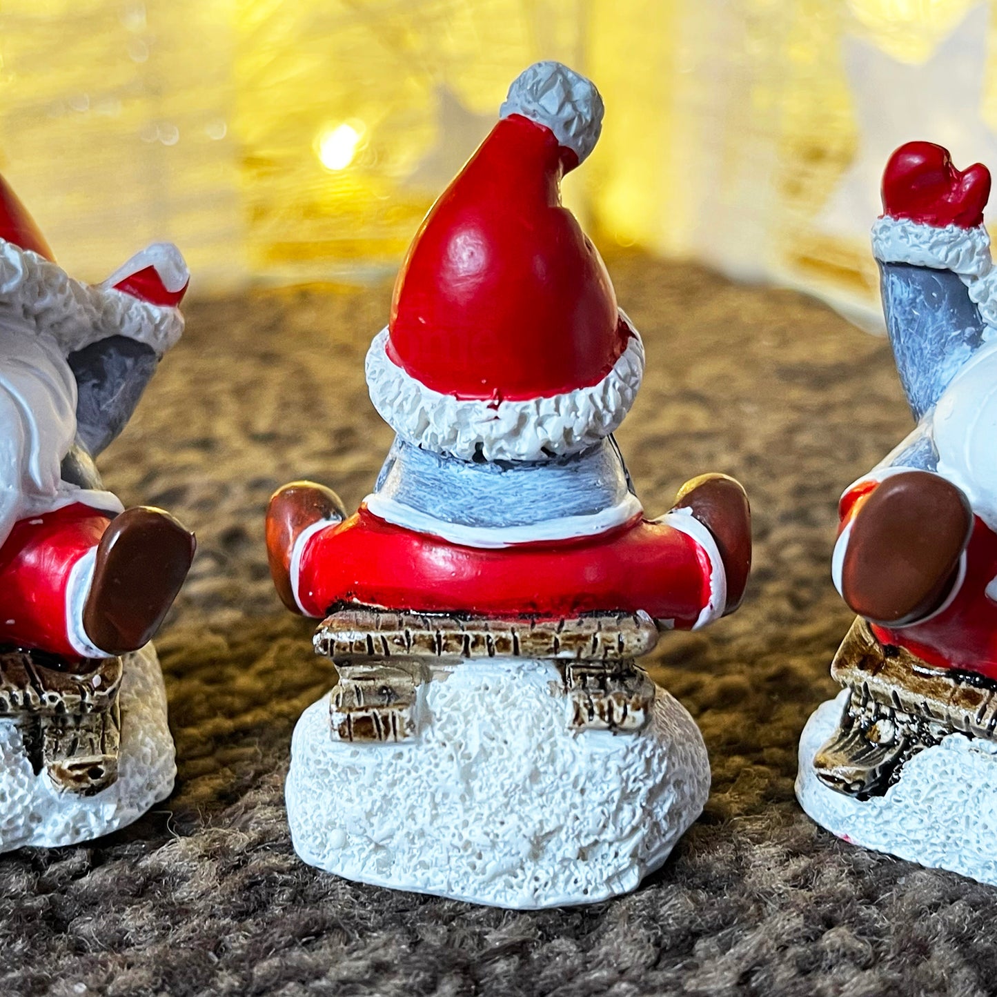 Verspieltes Miniatur-Weihnachtsmann-Gonks-Set mit 3 Stück