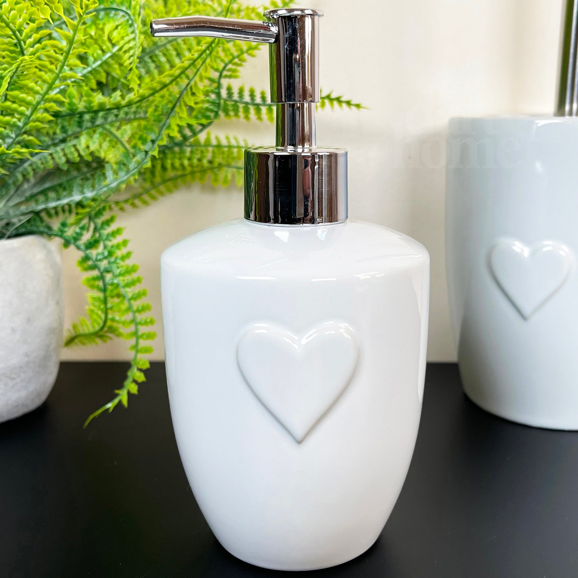 Glossy White Love Heart Bathroom Accessories Set