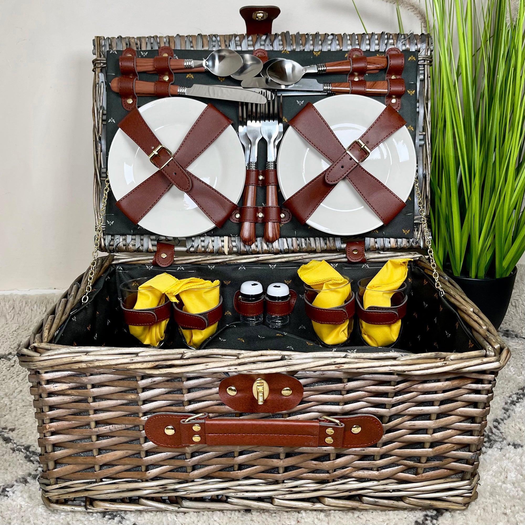 4 Person Fitted Wicker Picnic Hamper