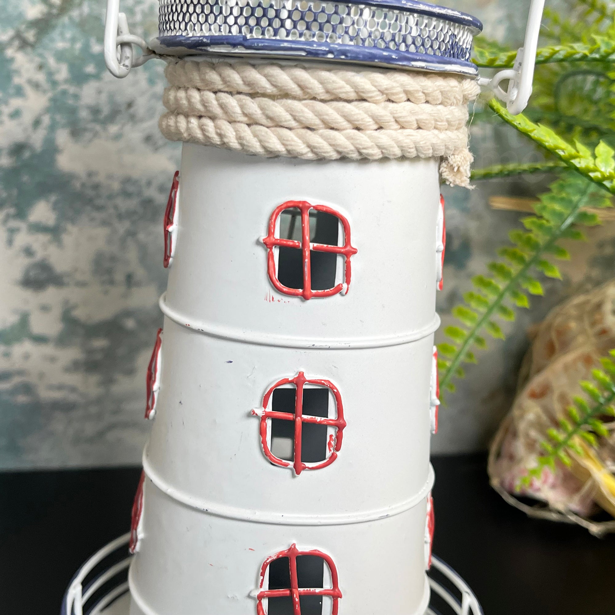 Leuchtturm-Teelichthalter aus Metall