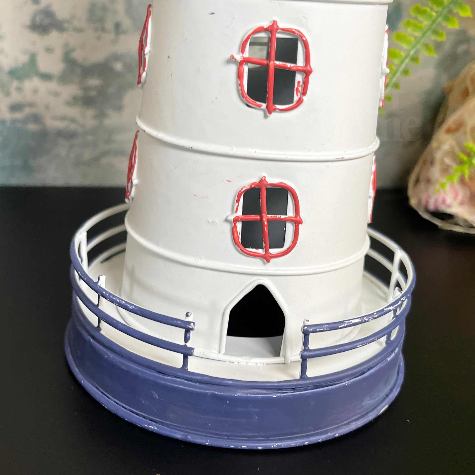 Leuchtturm-Teelichthalter aus Metall