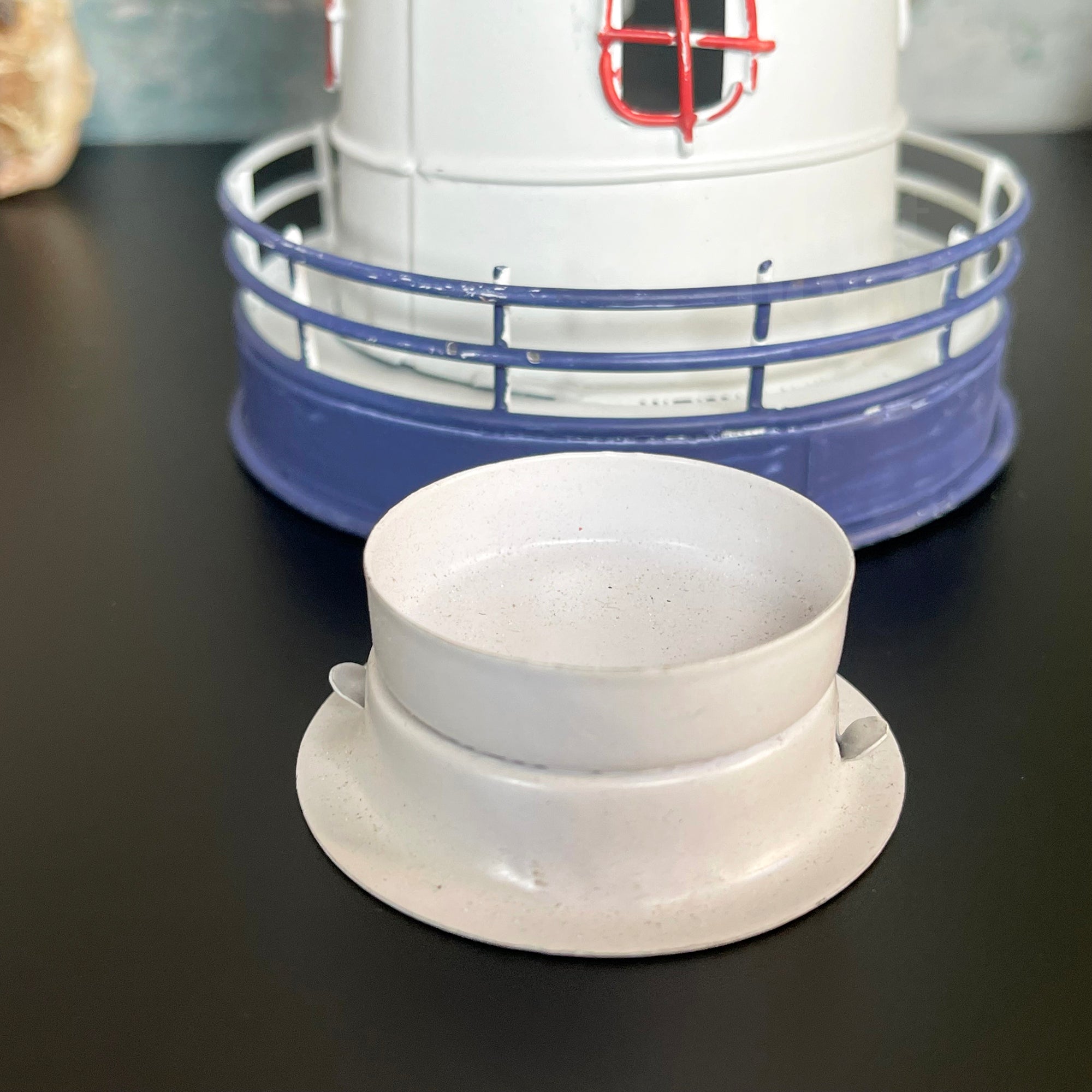 Leuchtturm-Teelichthalter aus Metall