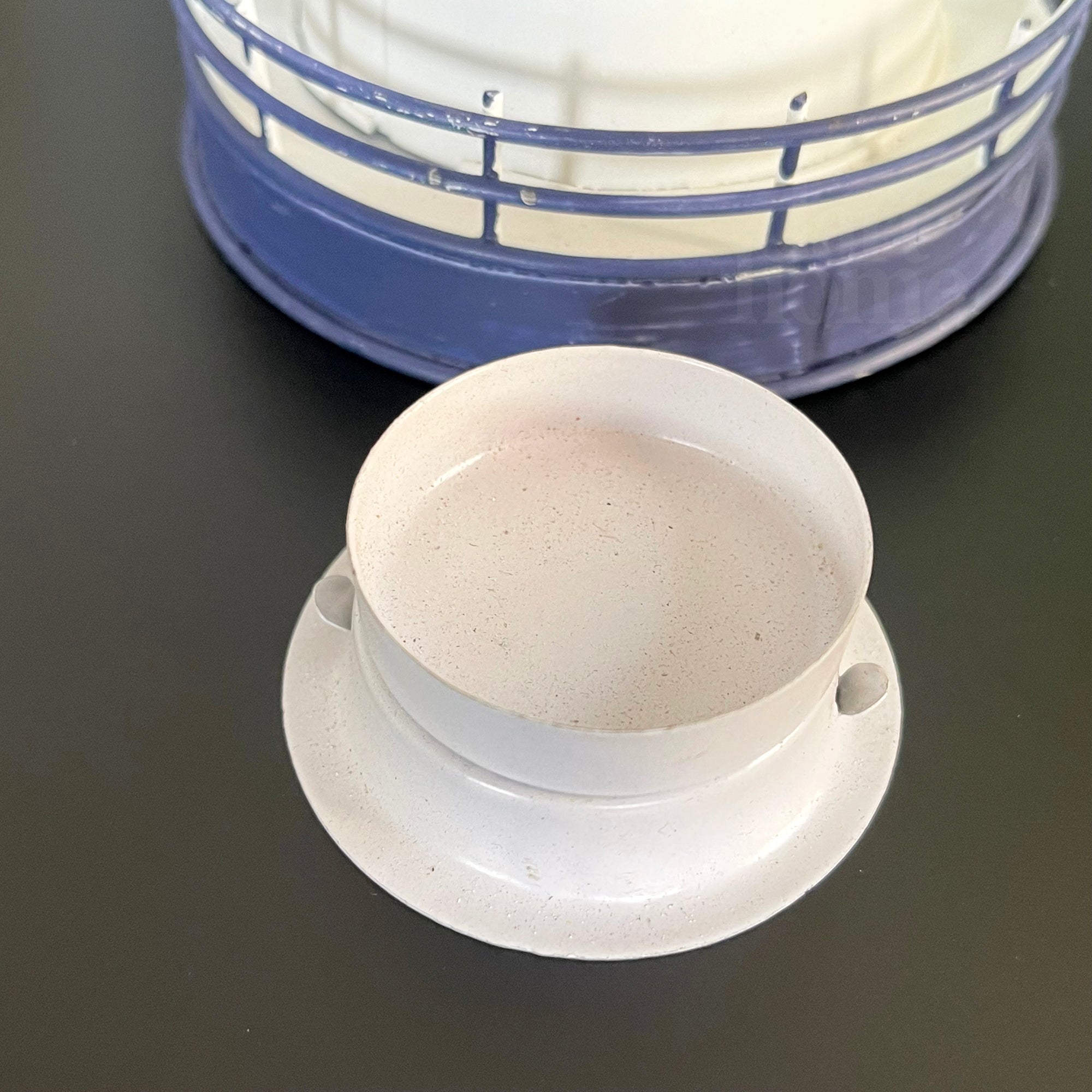 Leuchtturm-Teelichthalter aus Metall