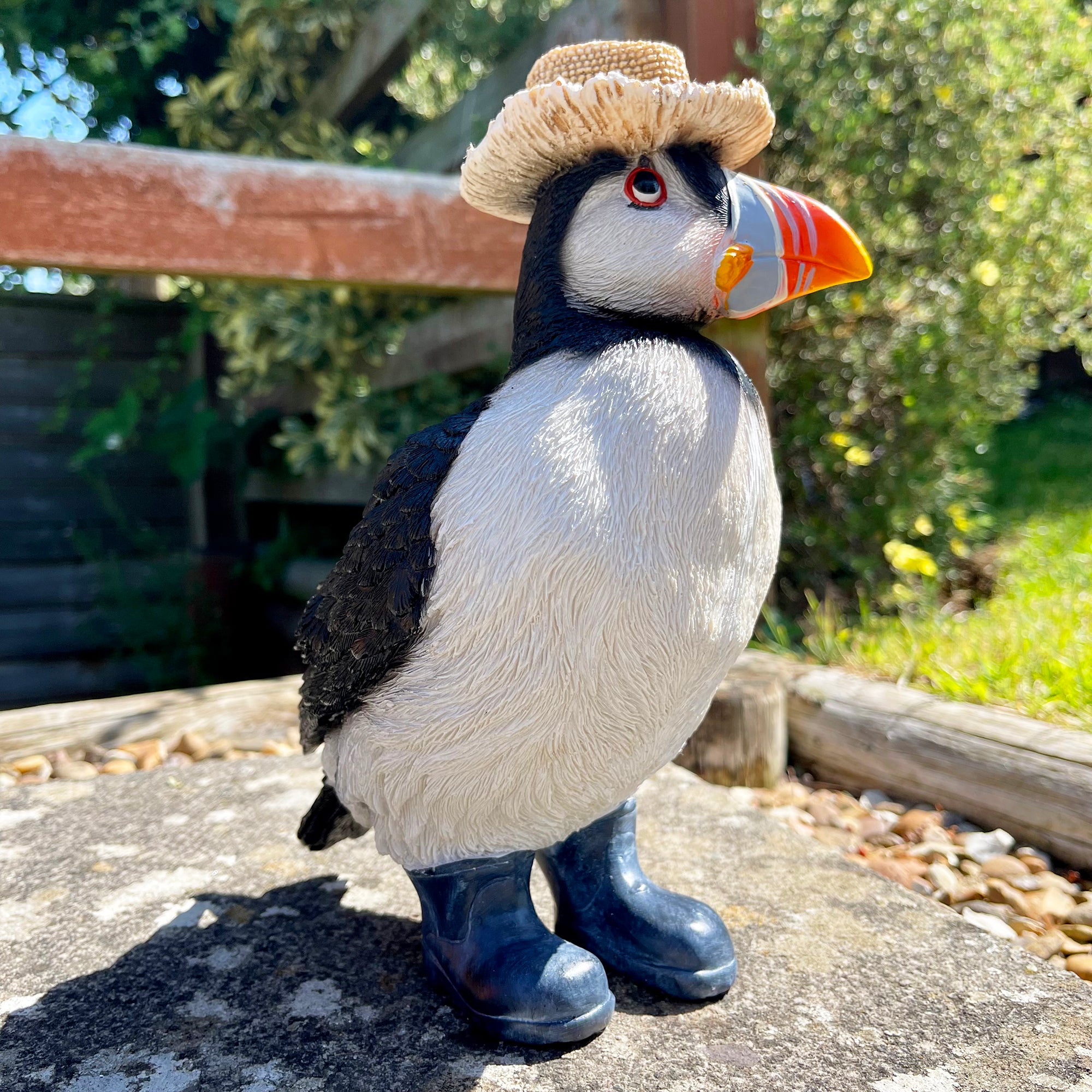 Papageientaucher in Stiefeln, Gartendekoration