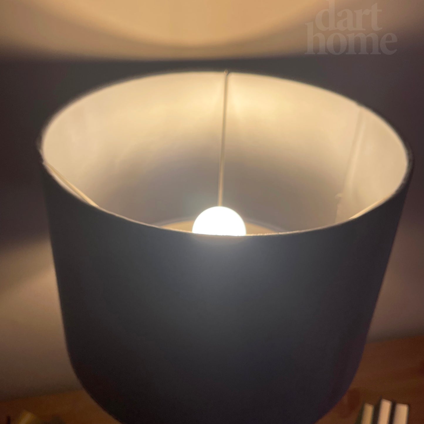 Silberne Erdmännchen-Tischlampe mit Trommelschirm aus blauem Samt