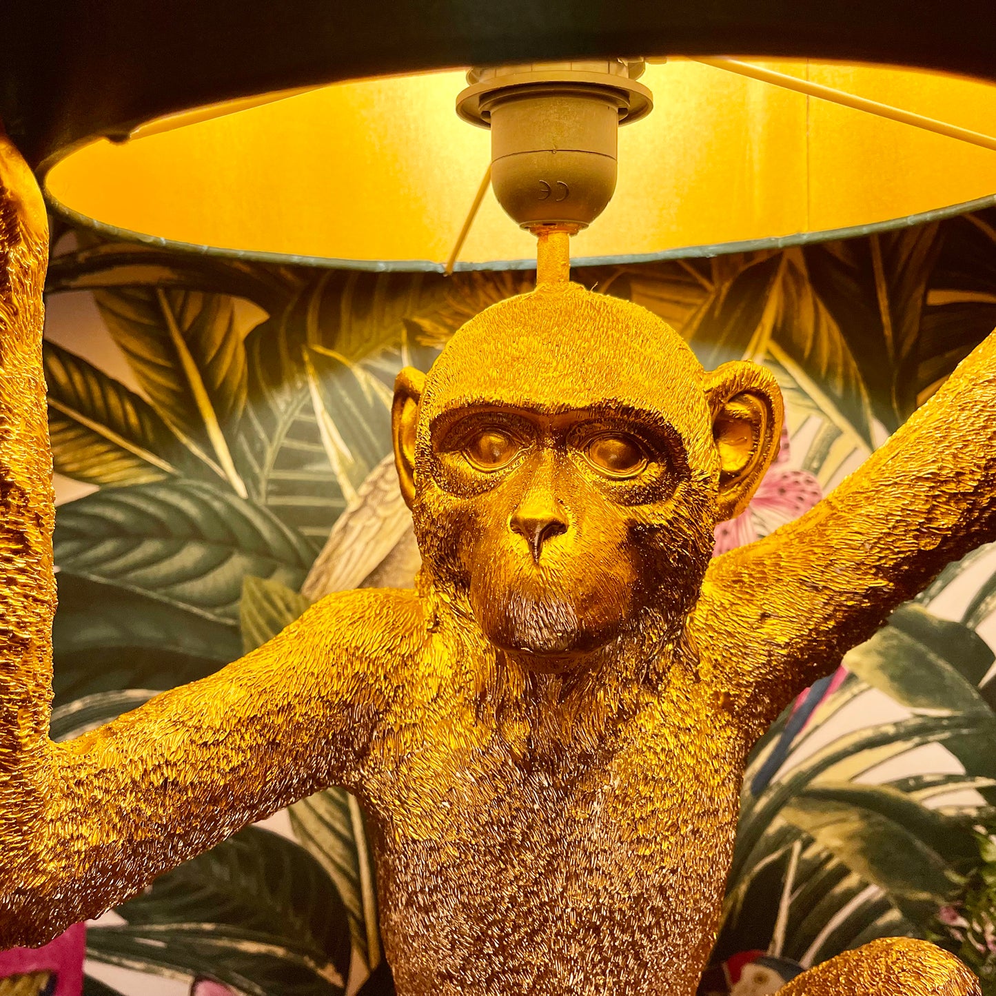Große goldene Schimpansenlampe
