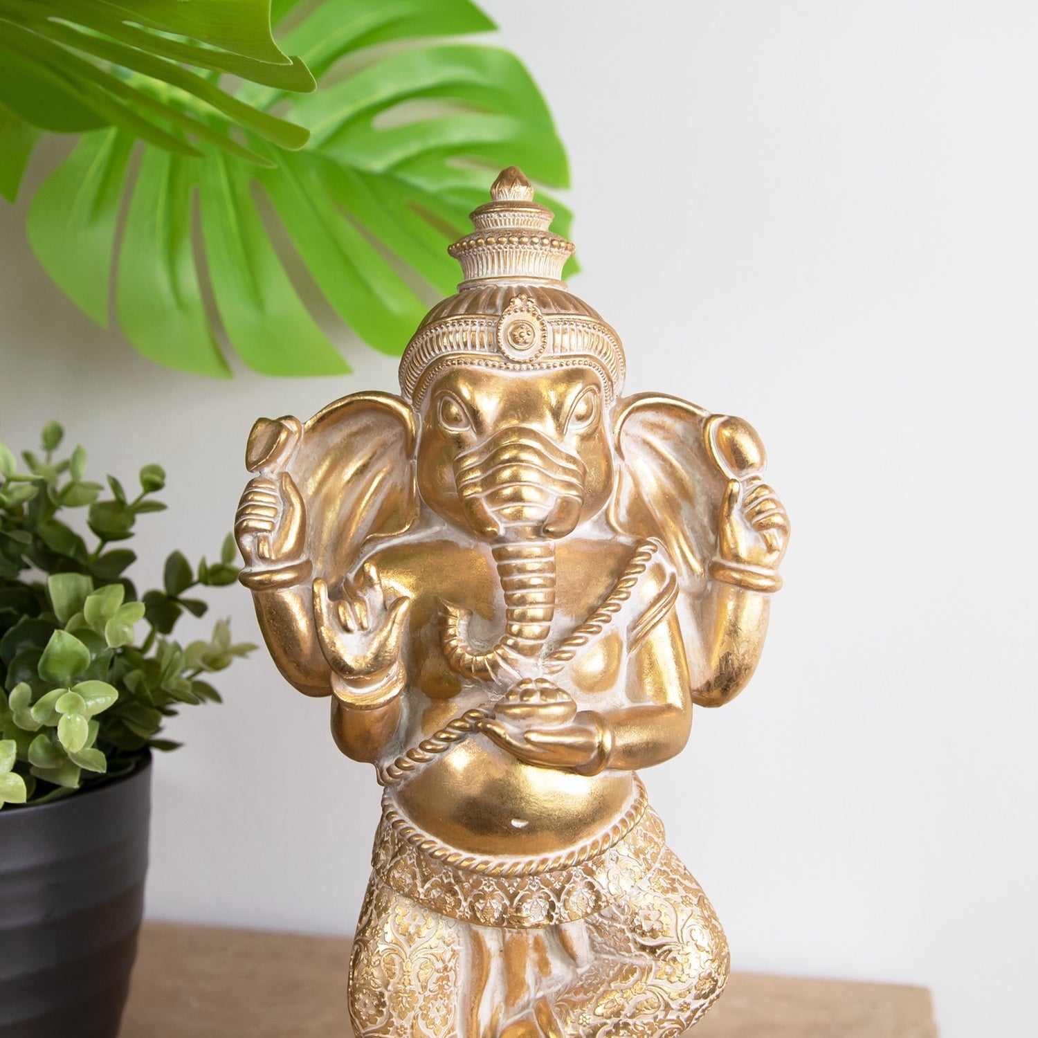 Goldene tanzende Ganesh-Elefant-Skulptur