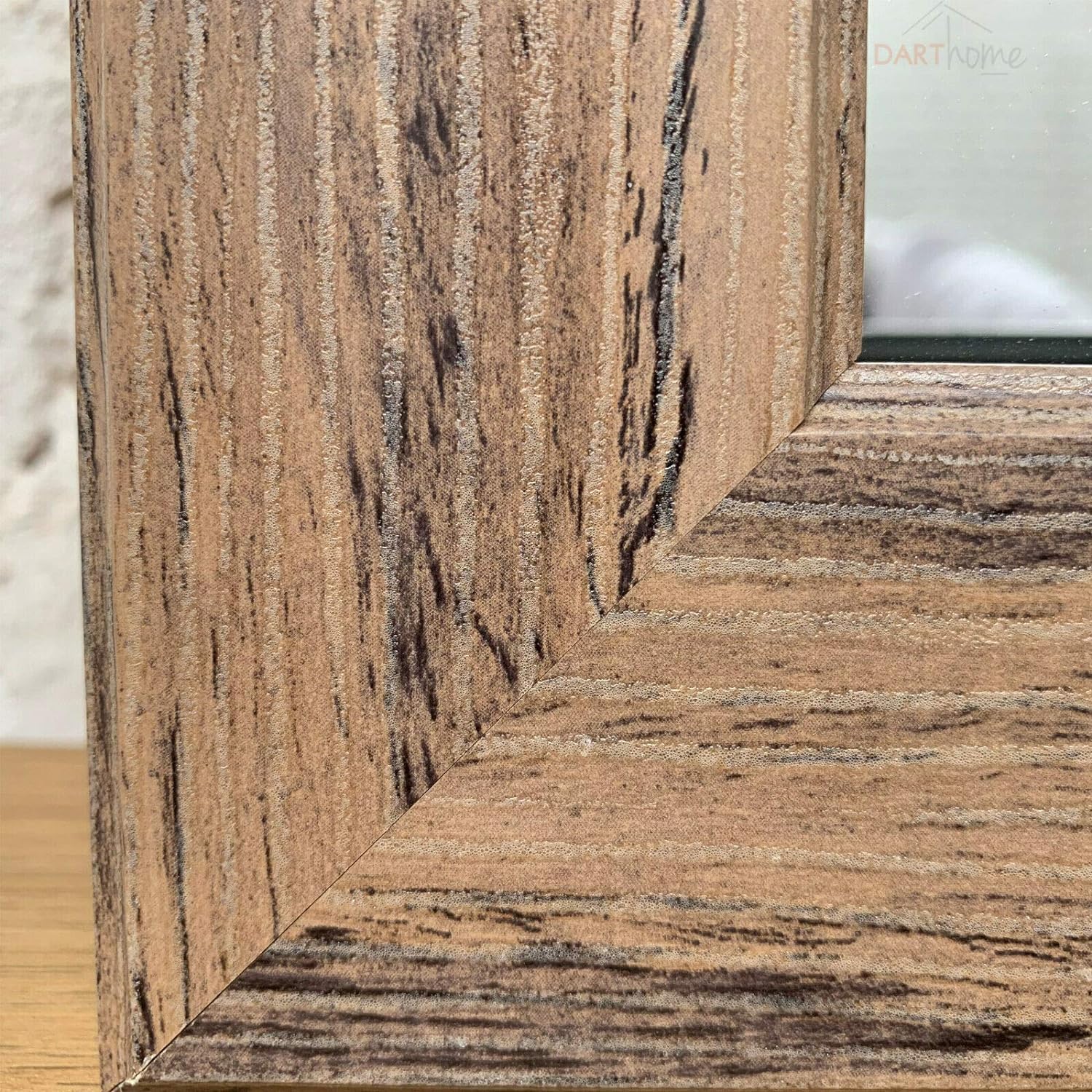 Dunkler Wandspiegel mit Holzrahmen