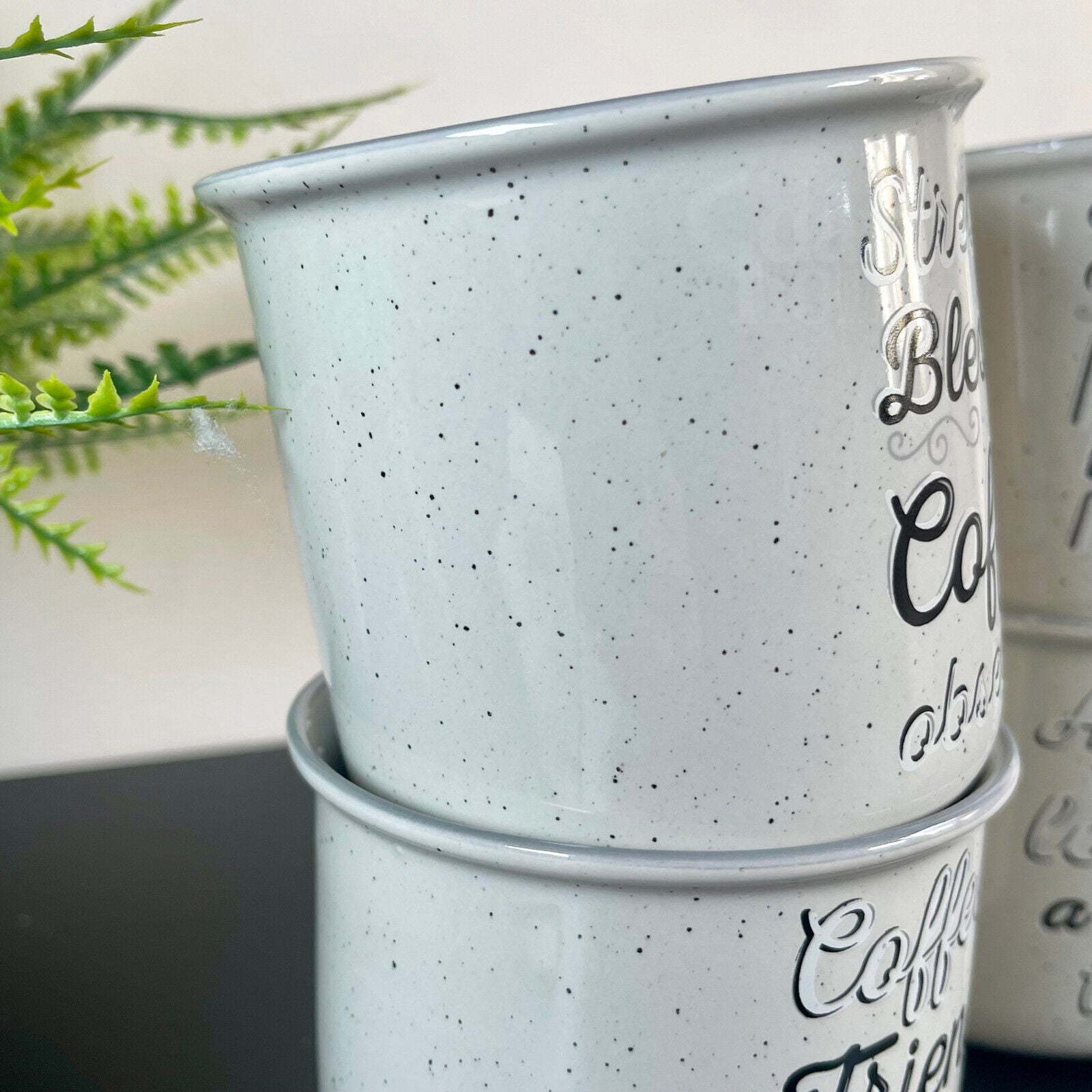Gesprenkeltes Tassen-Set mit Slogan-Schriftzug, 400 ml