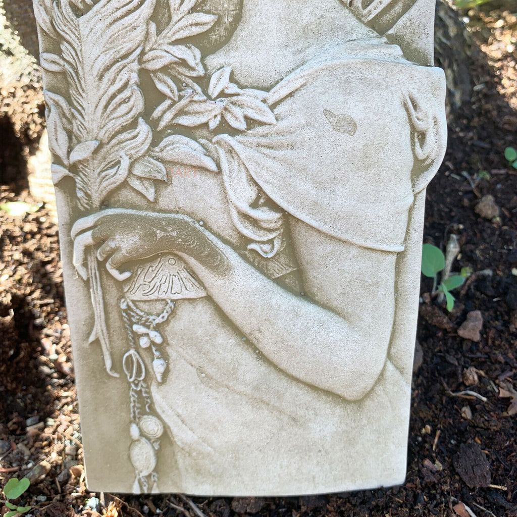 Steingraues Art-Deco-Wandschild „Lady“.